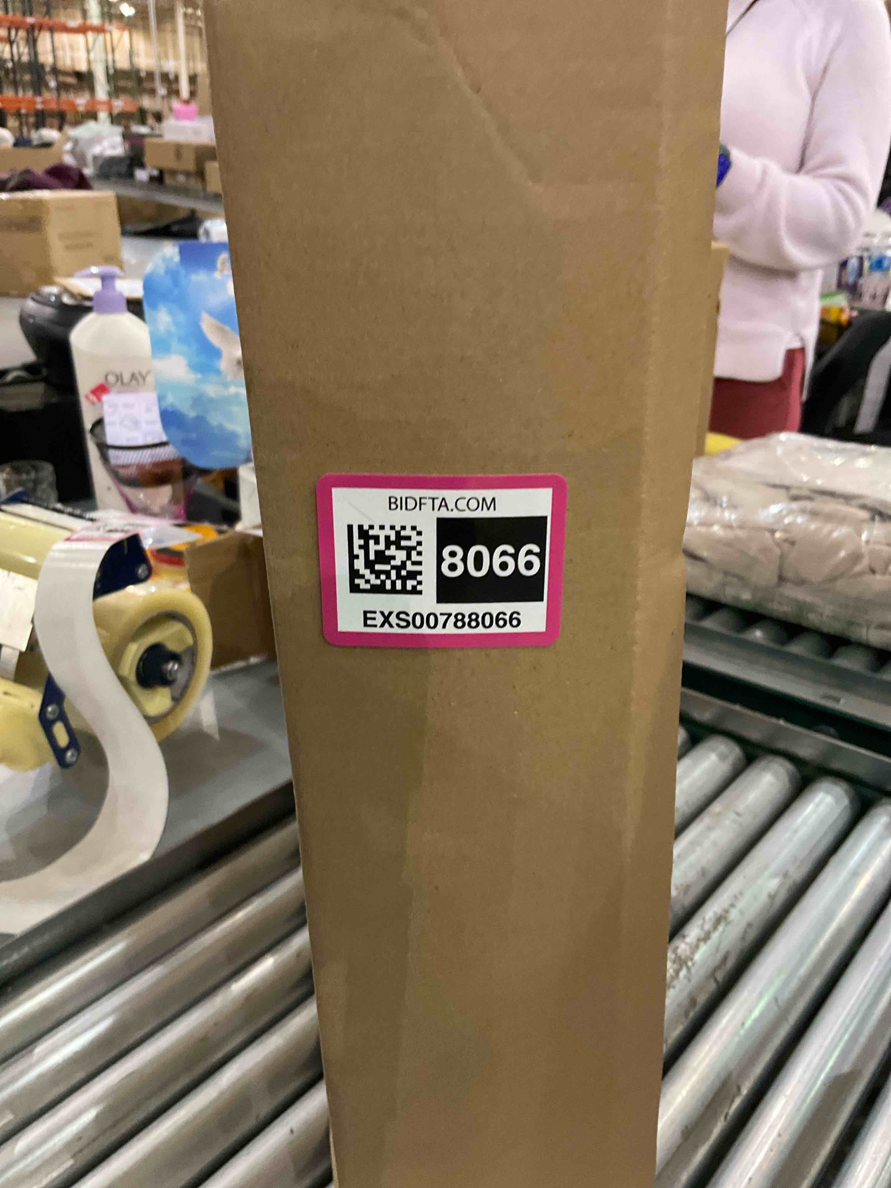 https://s3.amazonaws.com/lotting-images-prod/bidfta/EXS00788066_1701370376215.jpeg