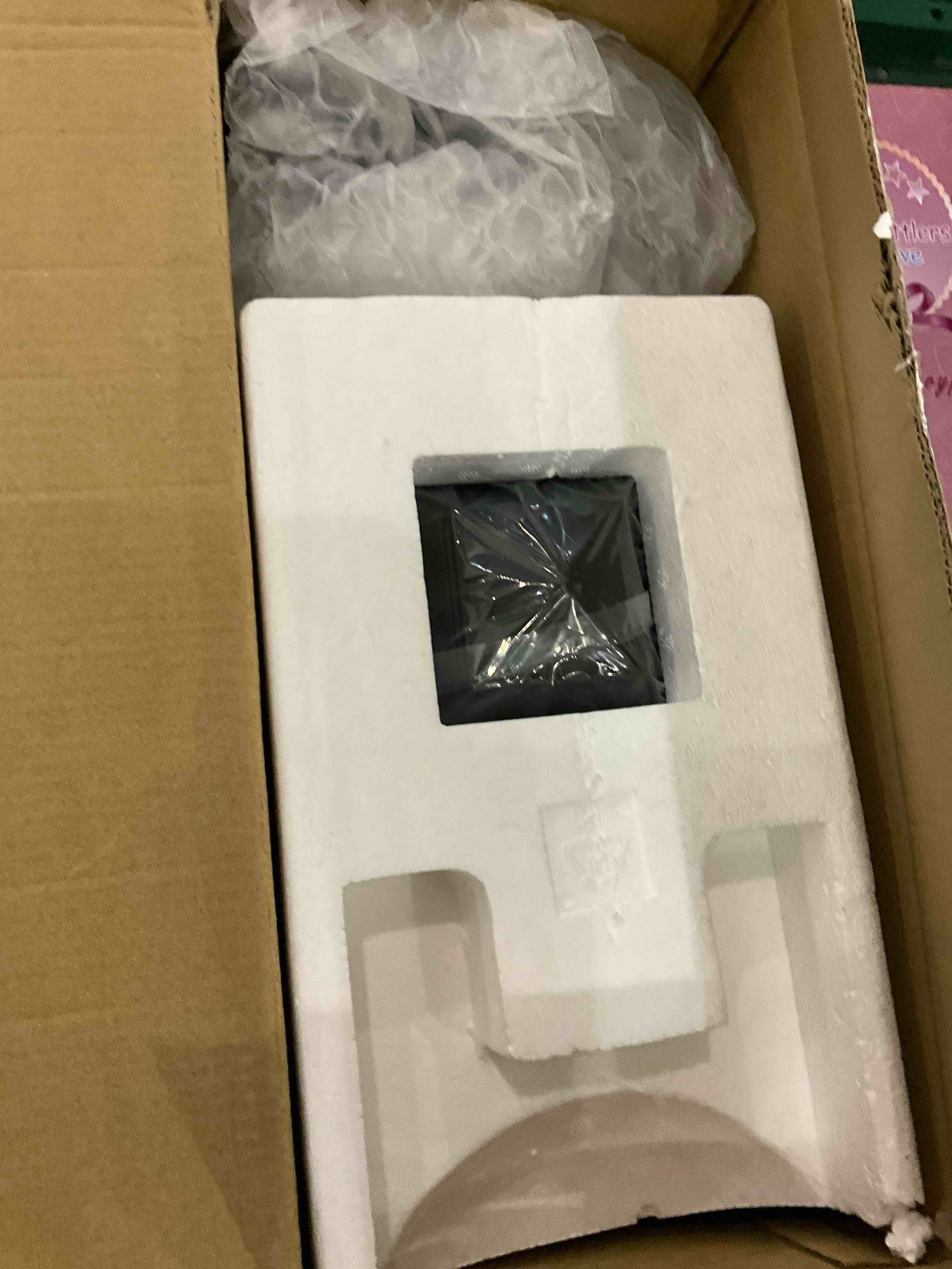 https://s3.amazonaws.com/lotting-images-prod/bidfta/EXS00788502_1701870526849.jpeg