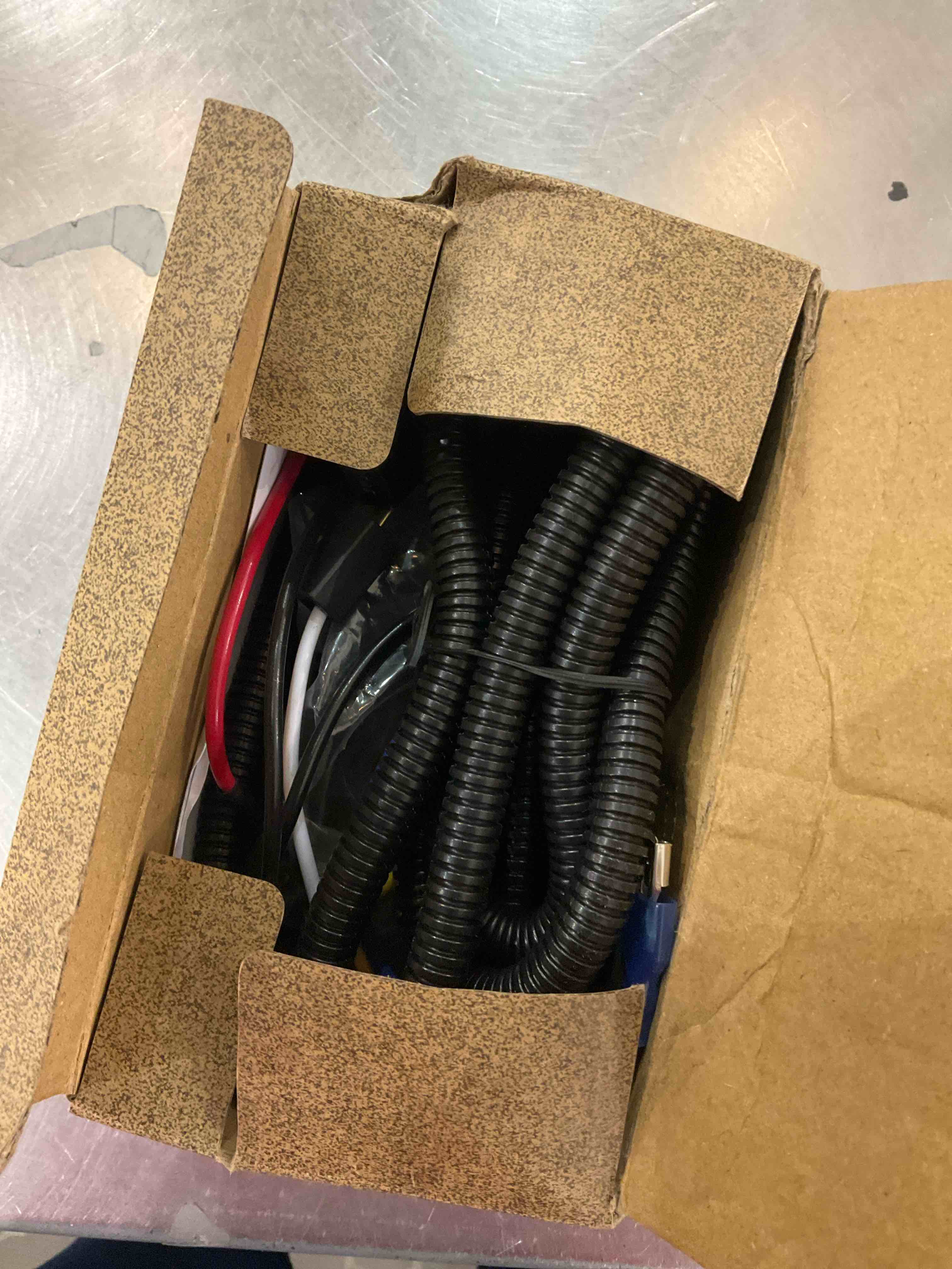 https://s3.amazonaws.com/lotting-images-prod/bidfta/EXS00789757_1701375256019.jpeg