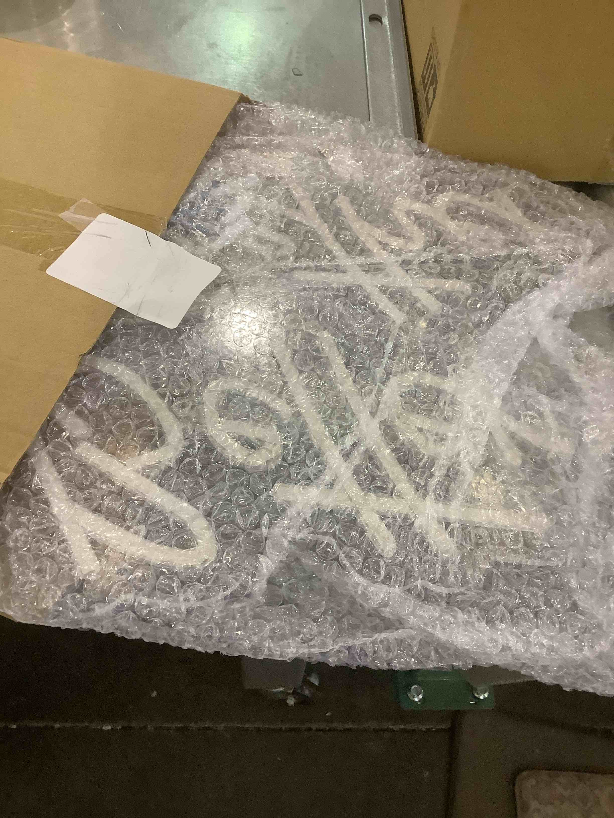 https://s3.amazonaws.com/lotting-images-prod/bidfta/EXS00790576_1702654619769.jpeg