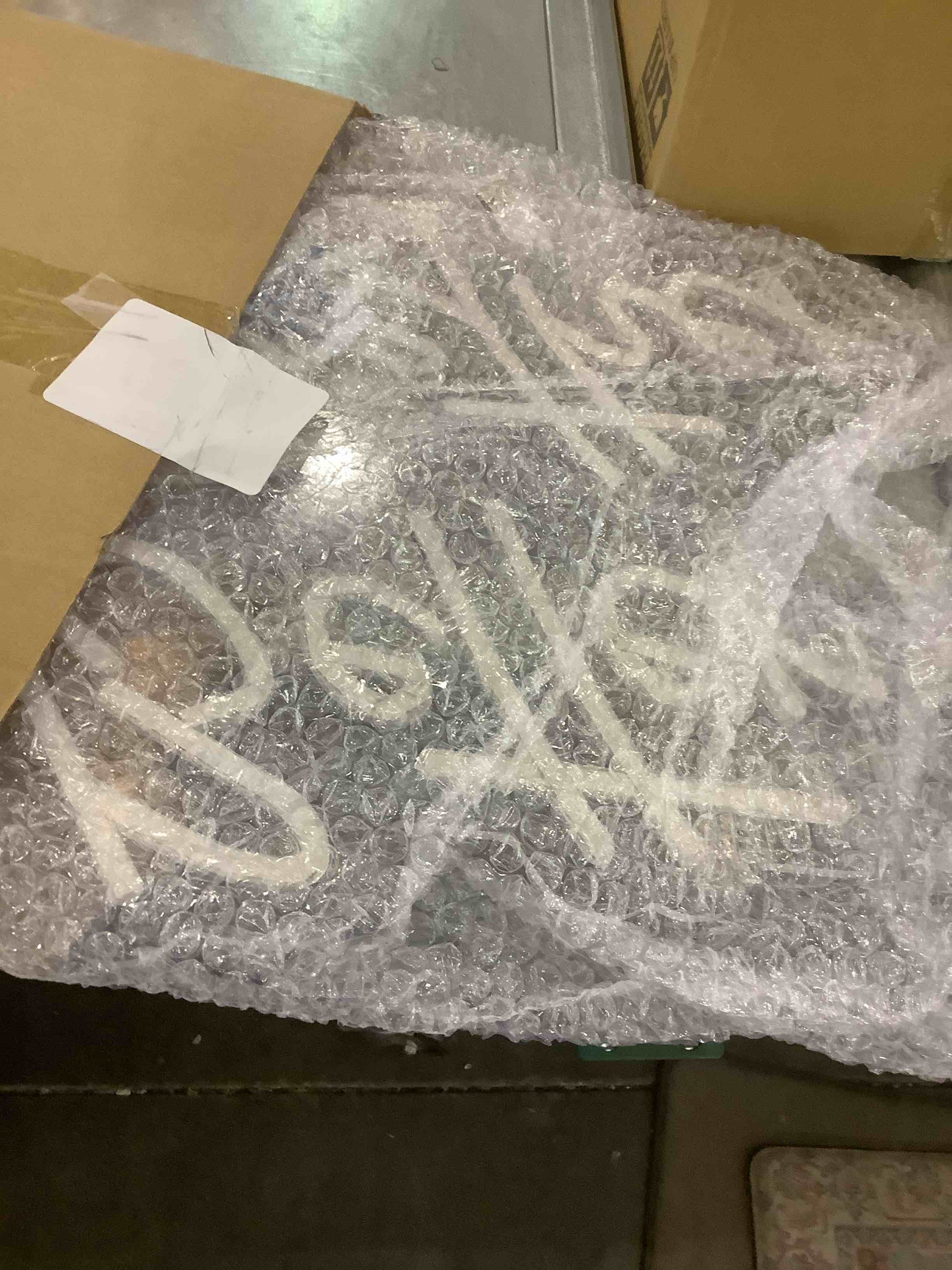 https://s3.amazonaws.com/lotting-images-prod/bidfta/EXS00790576_1702654620947.jpeg