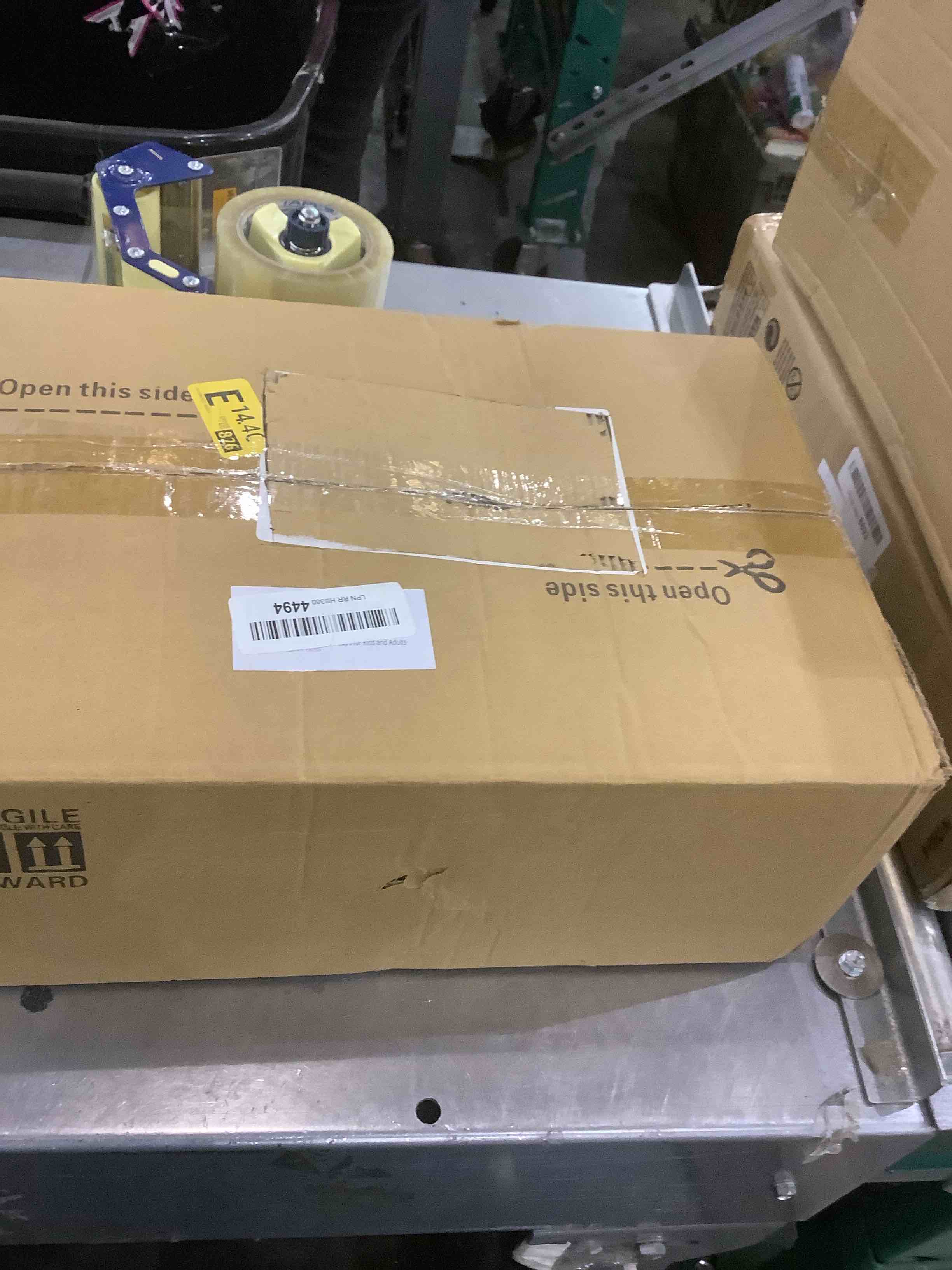 https://s3.amazonaws.com/lotting-images-prod/bidfta/EXS00790578_1702654759960.jpeg