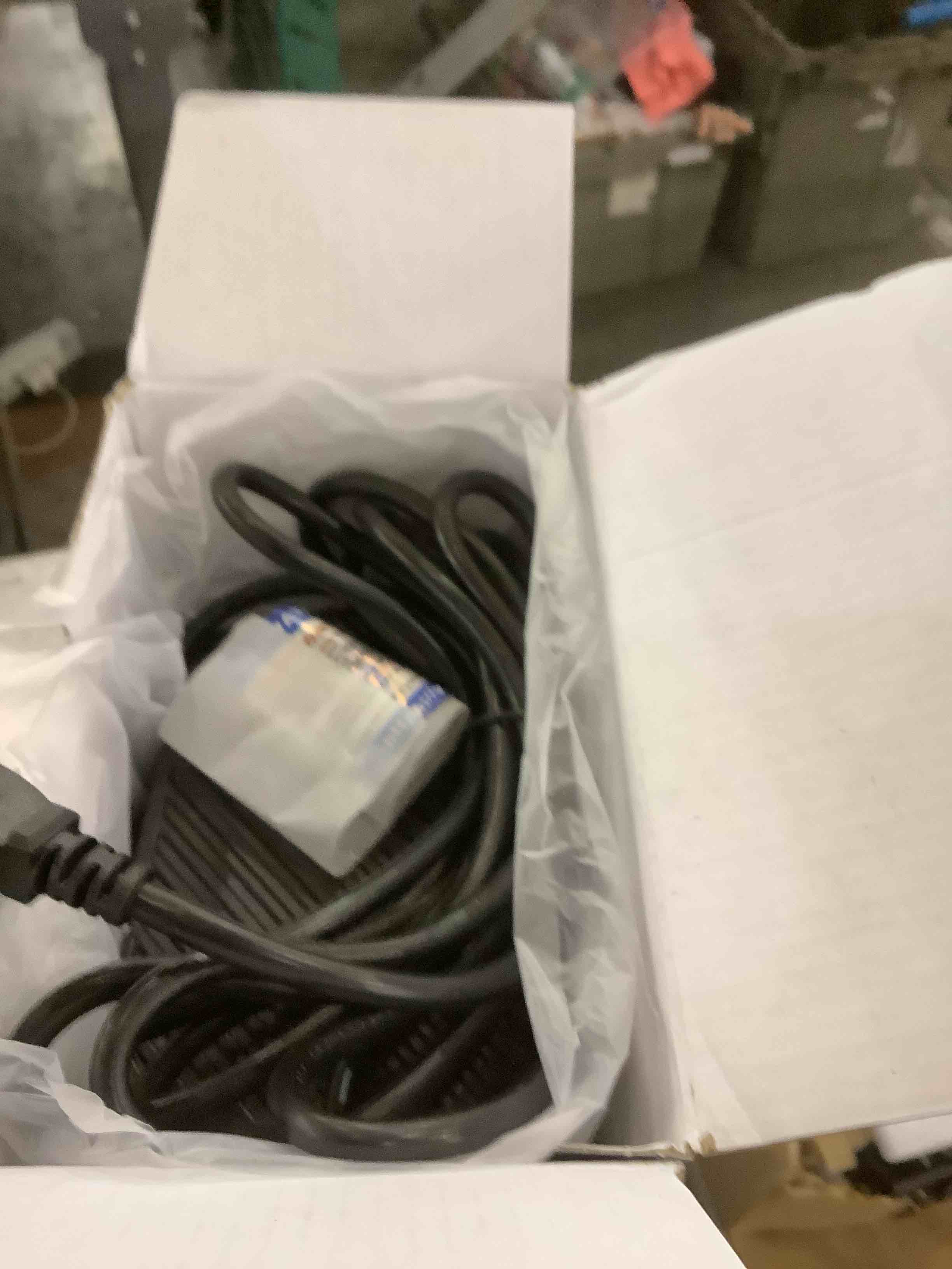 https://s3.amazonaws.com/lotting-images-prod/bidfta/EXS00790595_1702656890473.jpeg