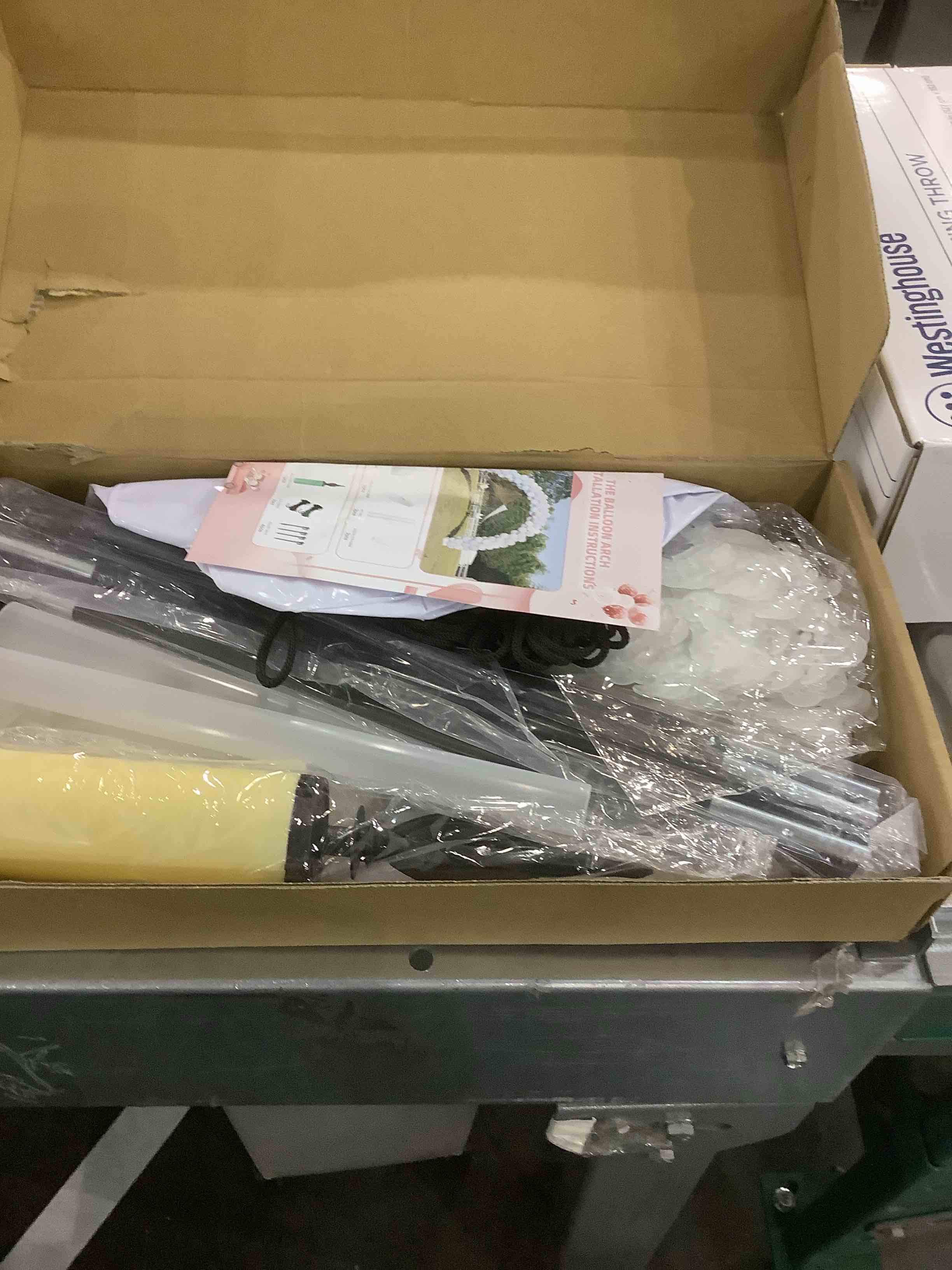 https://s3.amazonaws.com/lotting-images-prod/bidfta/EXS00790724_1702905929144.jpeg