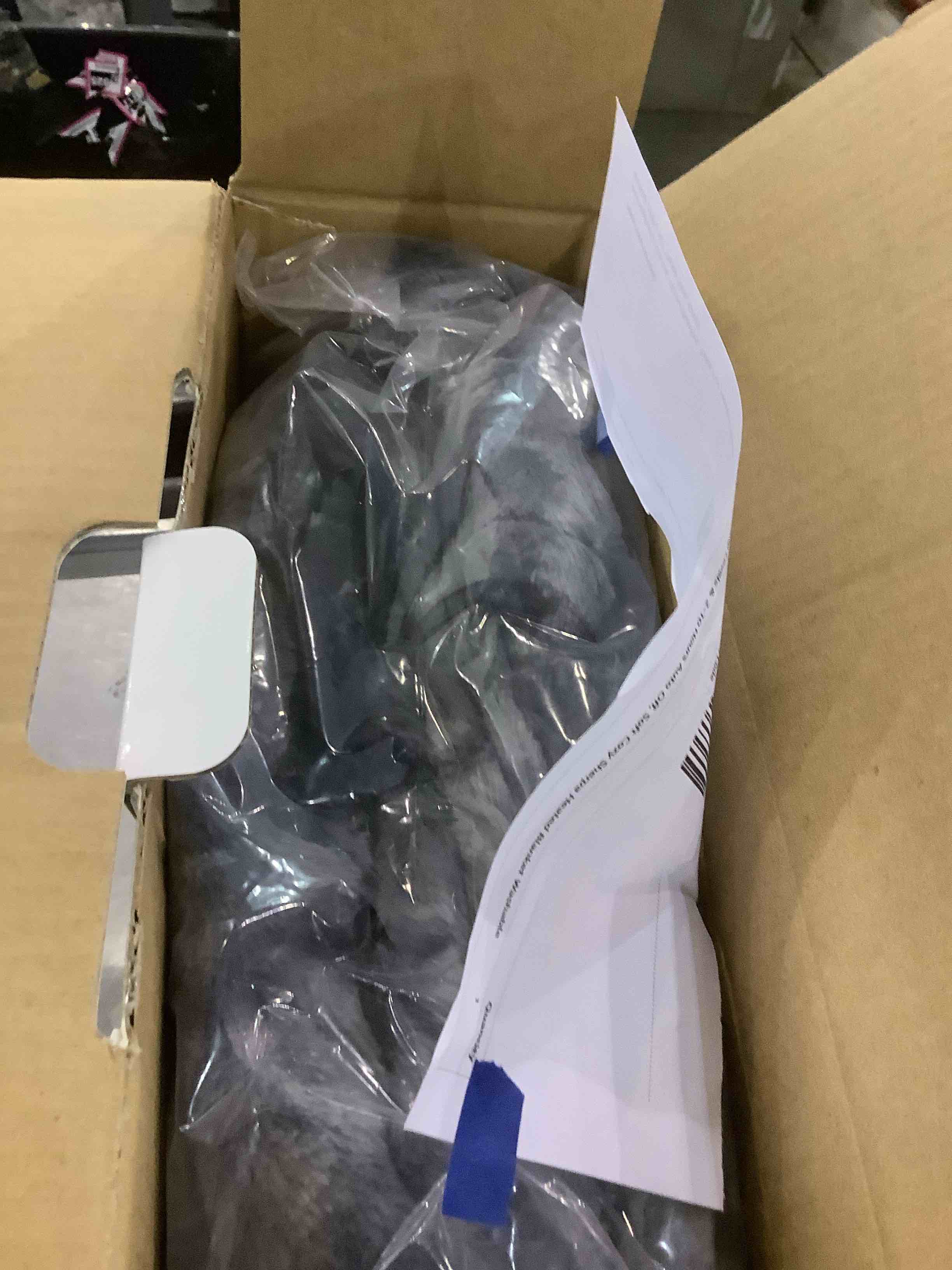 https://s3.amazonaws.com/lotting-images-prod/bidfta/EXS00790725_1702906023423.jpeg