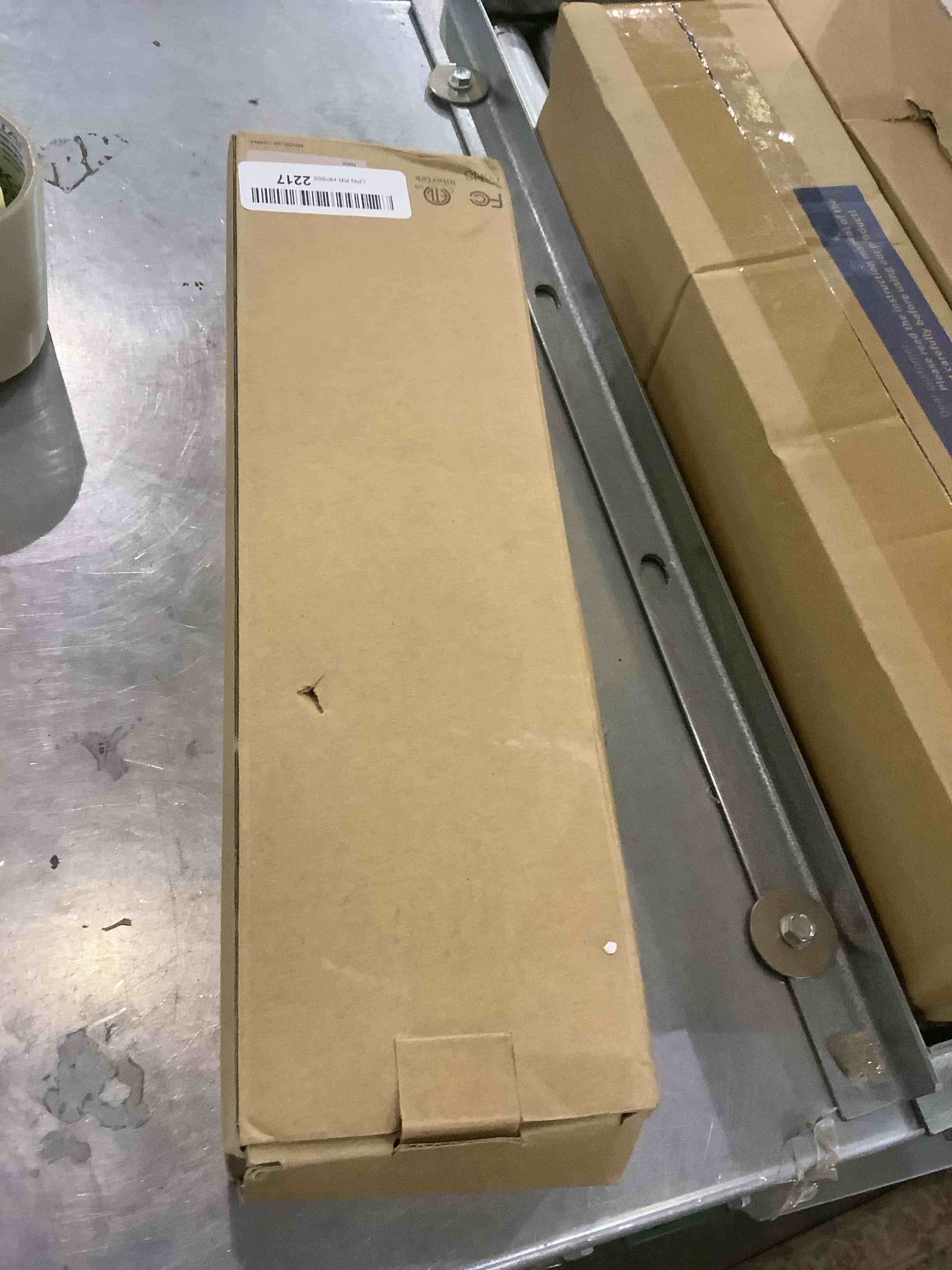 https://s3.amazonaws.com/lotting-images-prod/bidfta/EXS00790951_1702998563355.jpeg