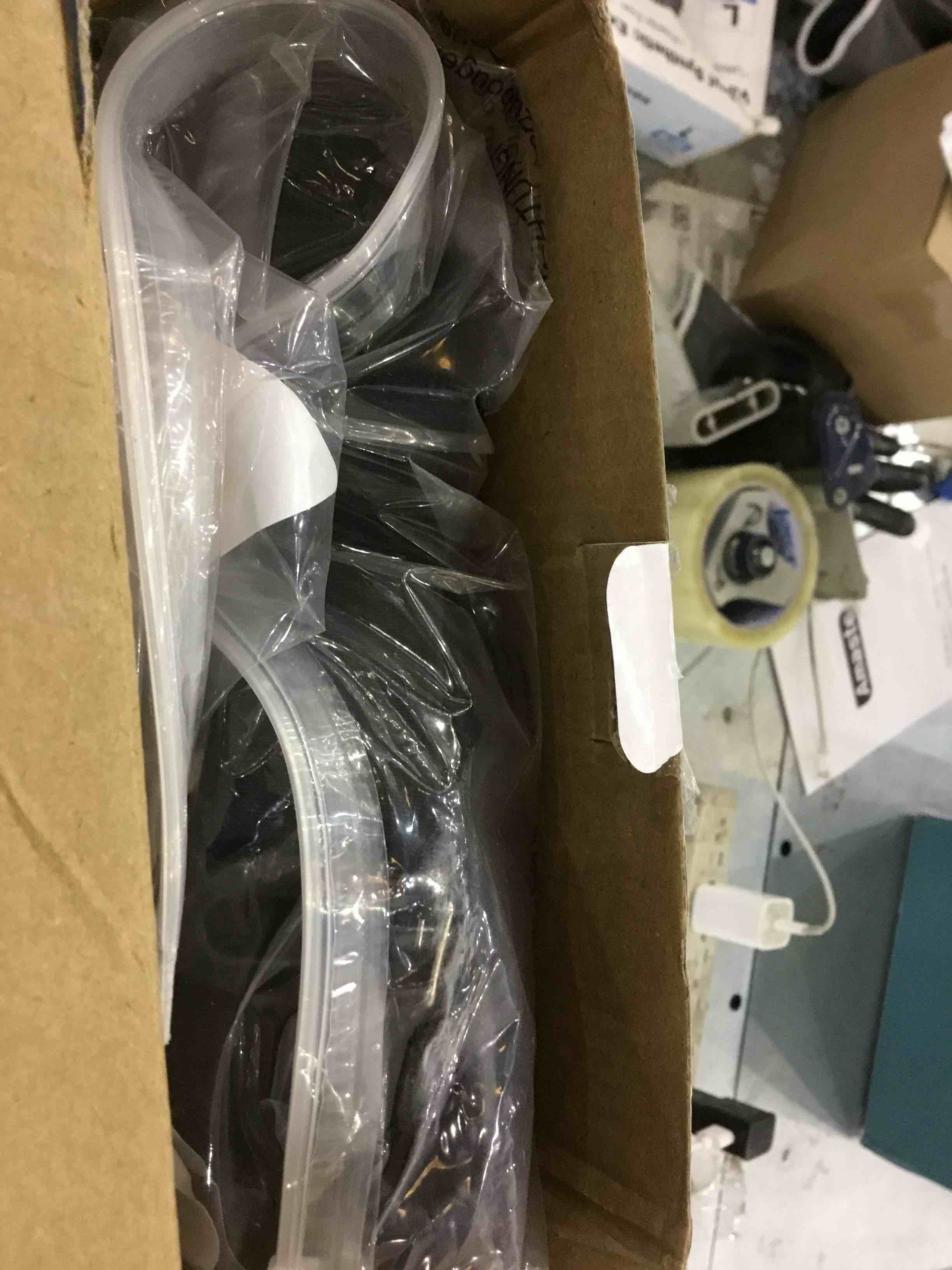 https://s3.amazonaws.com/lotting-images-prod/bidfta/EXS00792703_1702668478352.jpeg
