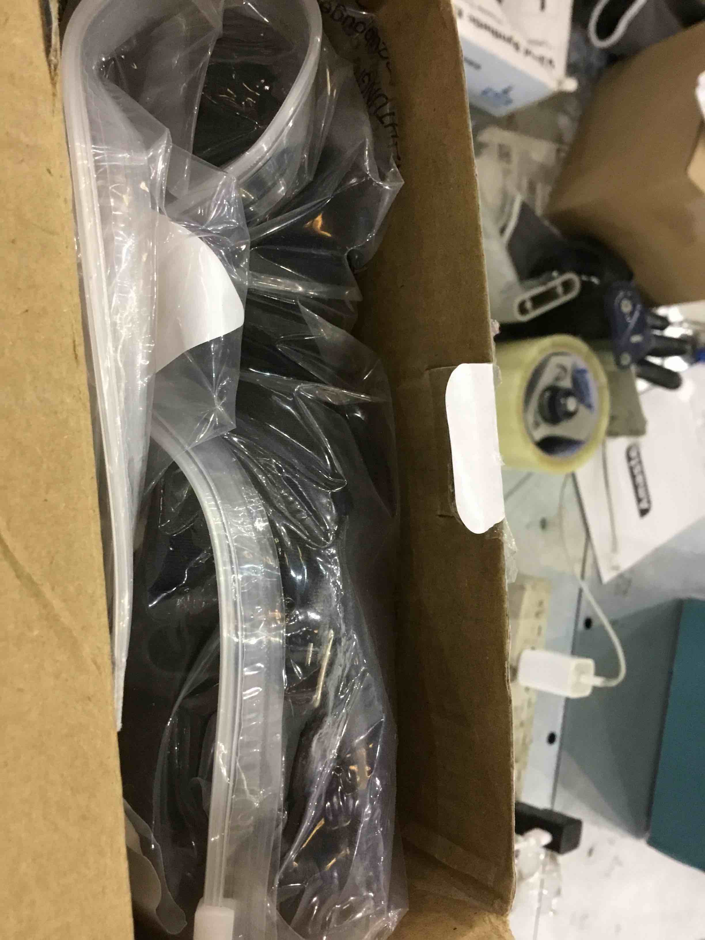 https://s3.amazonaws.com/lotting-images-prod/bidfta/EXS00792703_1702668479611.jpeg