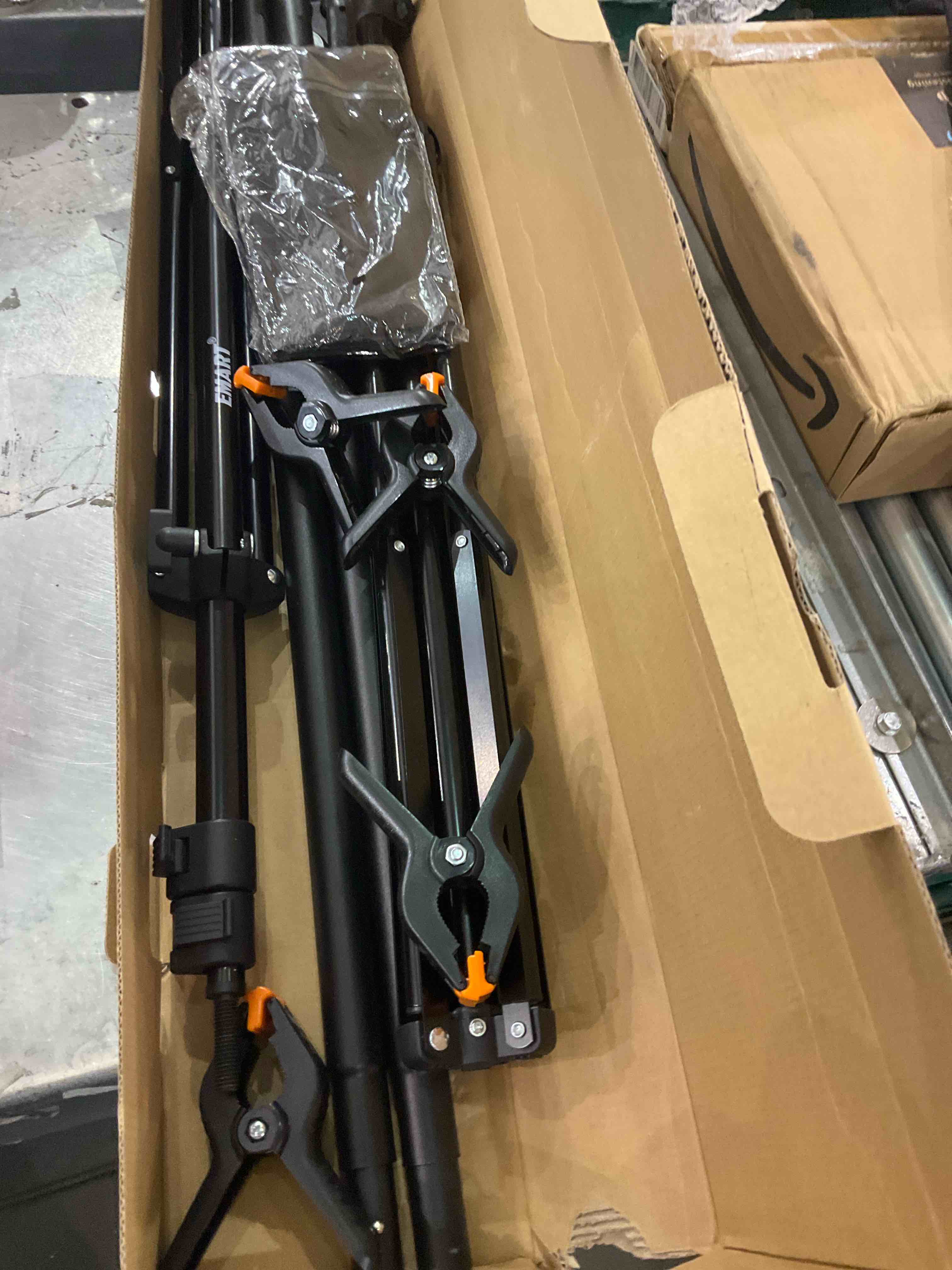 https://s3.amazonaws.com/lotting-images-prod/bidfta/EXS00793201_1704210401655.jpeg
