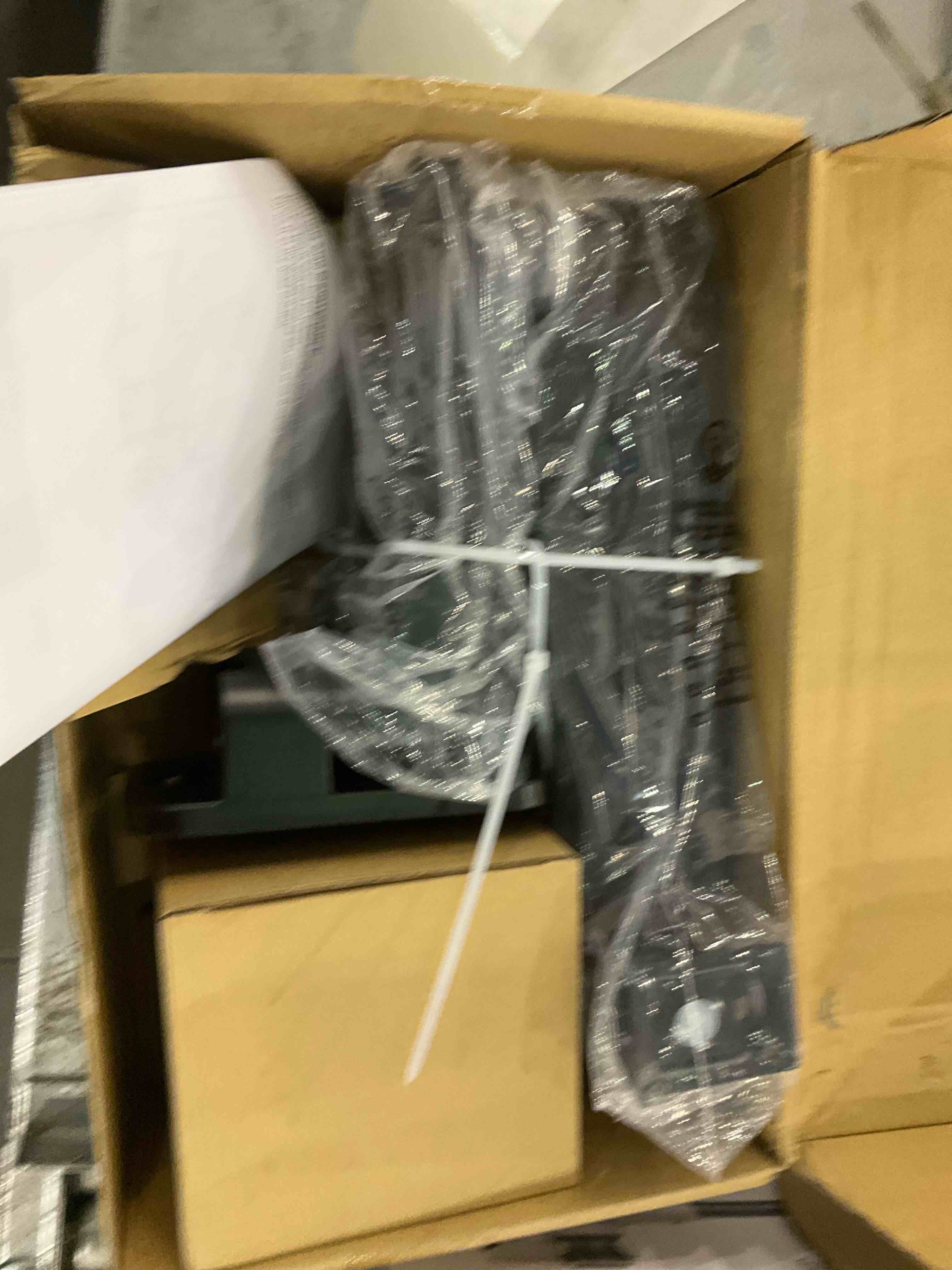 https://s3.amazonaws.com/lotting-images-prod/bidfta/EXS00793746_1701260815561.jpeg