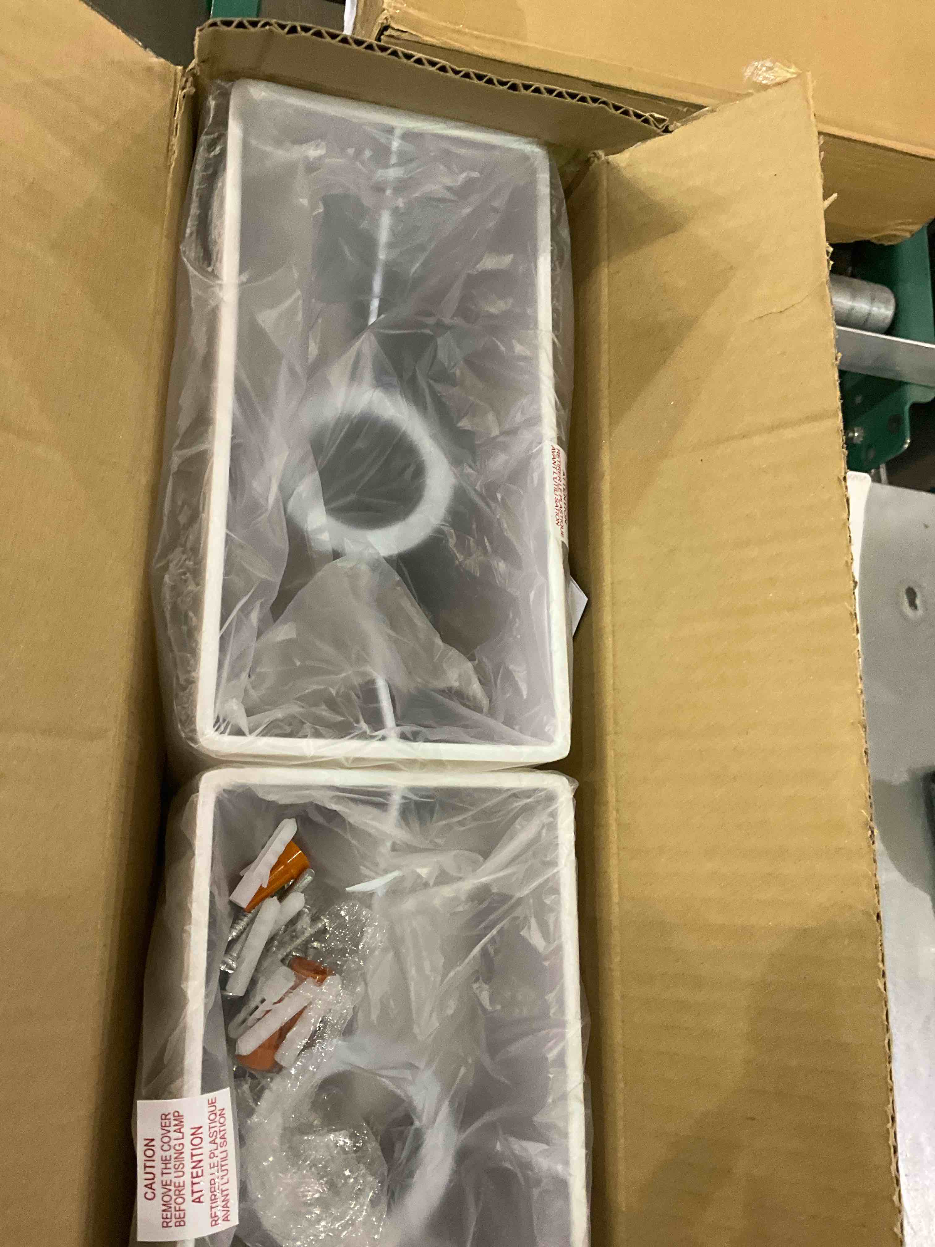 https://s3.amazonaws.com/lotting-images-prod/bidfta/EXS00794463_1706120294337.jpeg