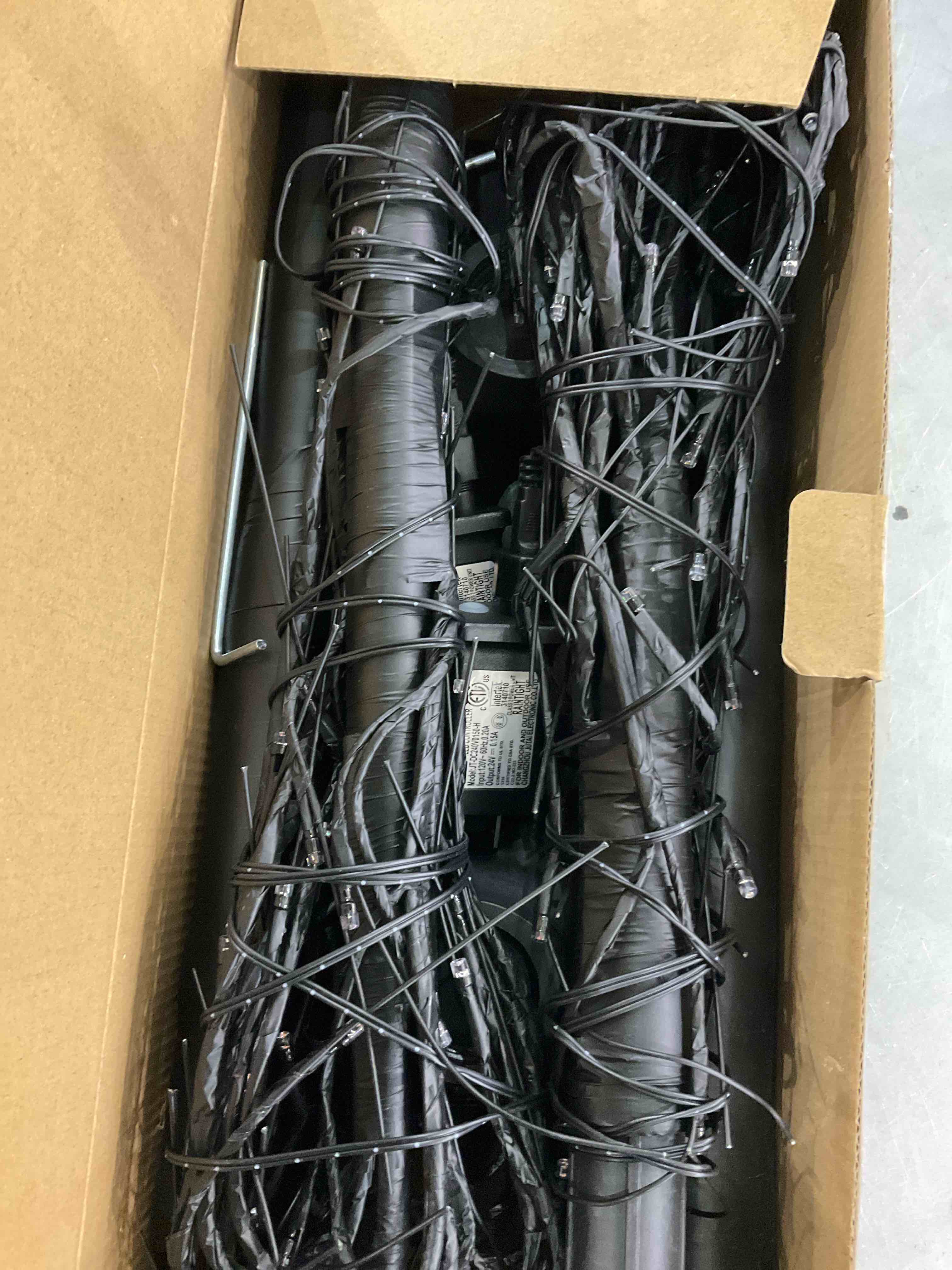 https://s3.amazonaws.com/lotting-images-prod/bidfta/EXS00796078_1701979358853.jpeg