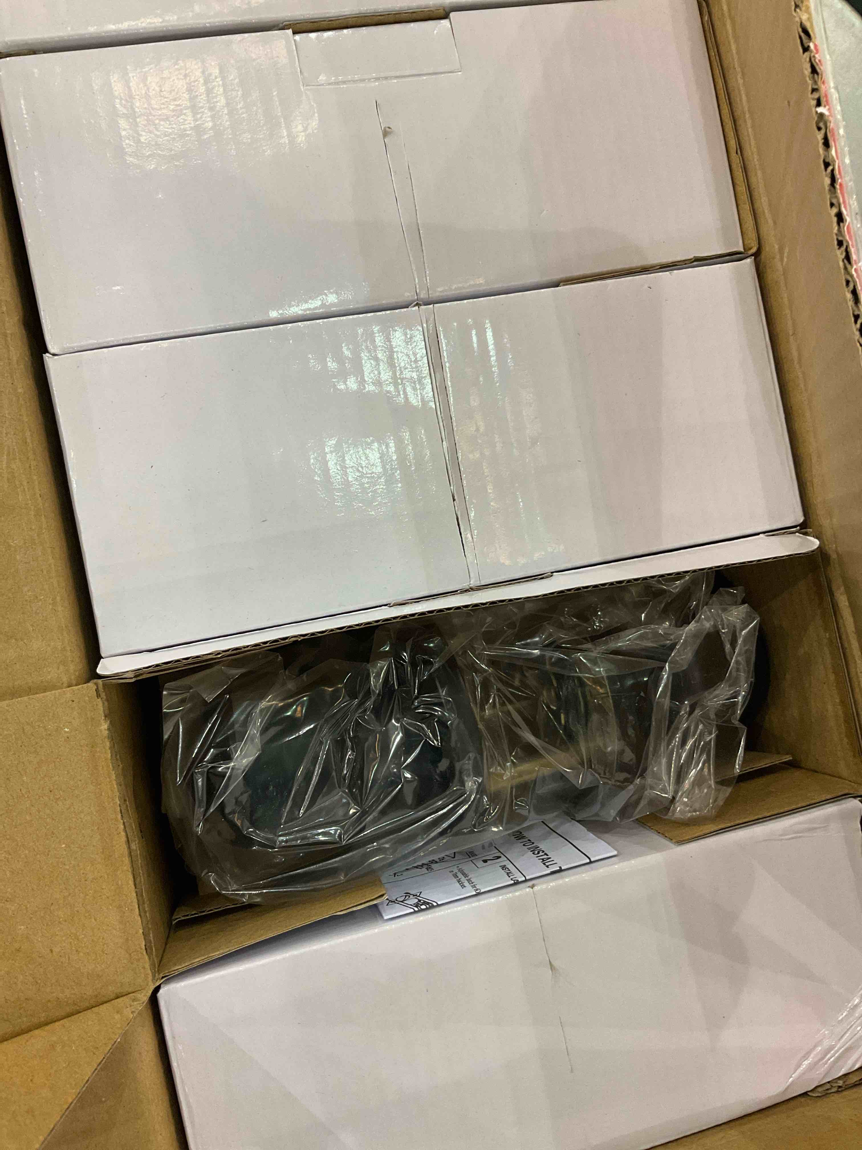https://s3.amazonaws.com/lotting-images-prod/bidfta/EXS00796298_1702308079891.jpeg