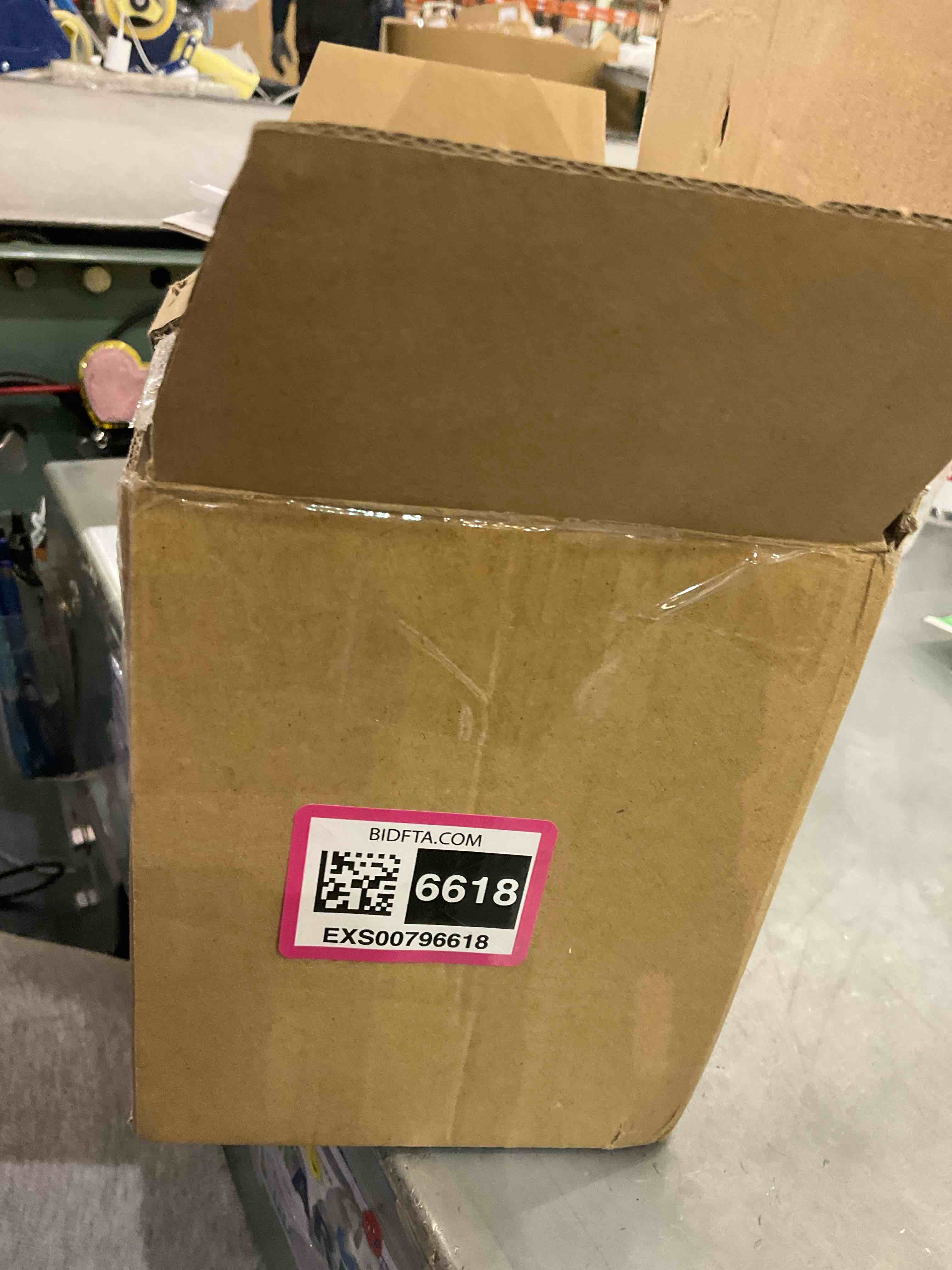 https://s3.amazonaws.com/lotting-images-prod/bidfta/EXS00796618_1701791836672.jpeg
