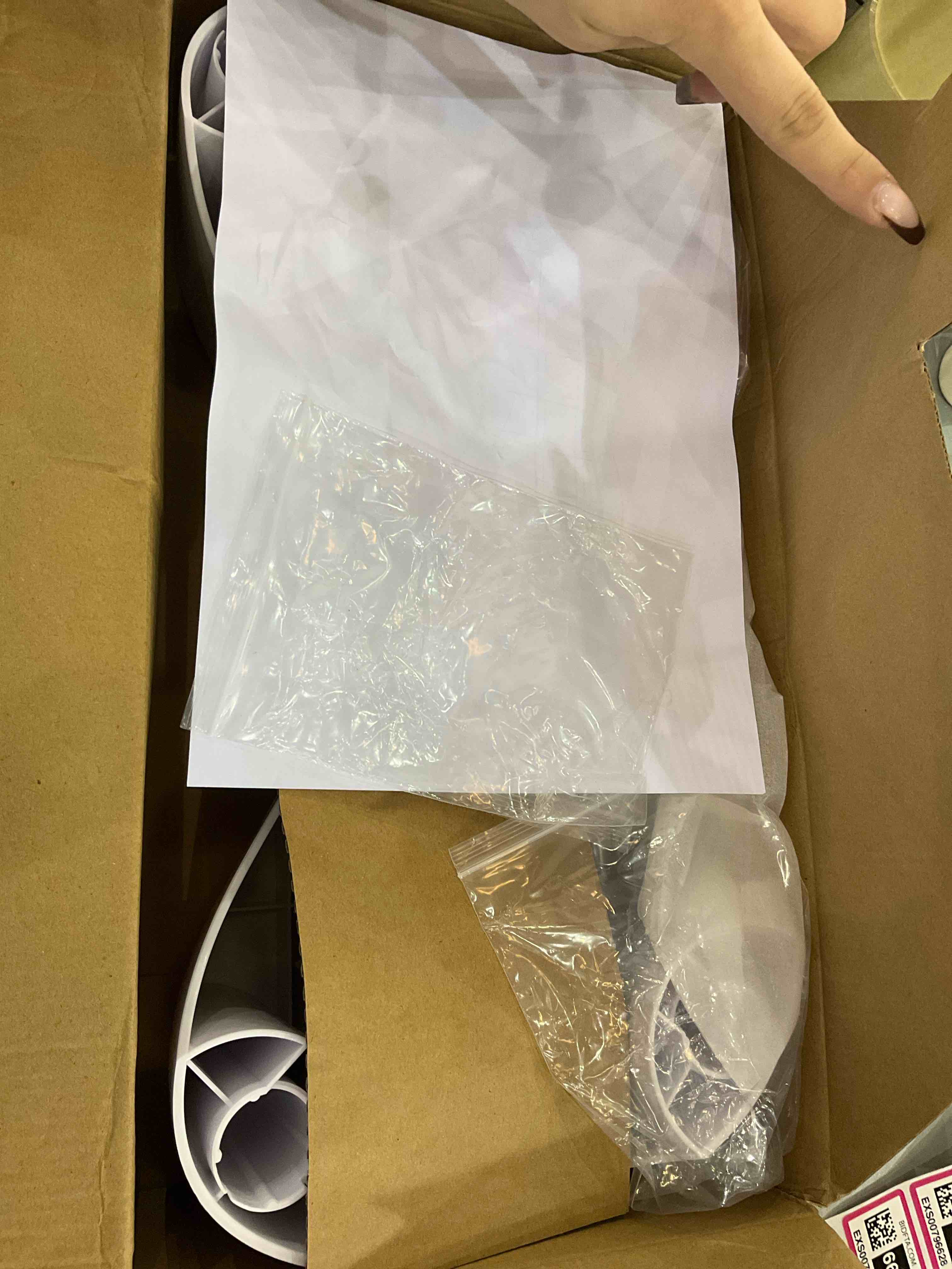 https://s3.amazonaws.com/lotting-images-prod/bidfta/EXS00796626_1701792301779.jpeg