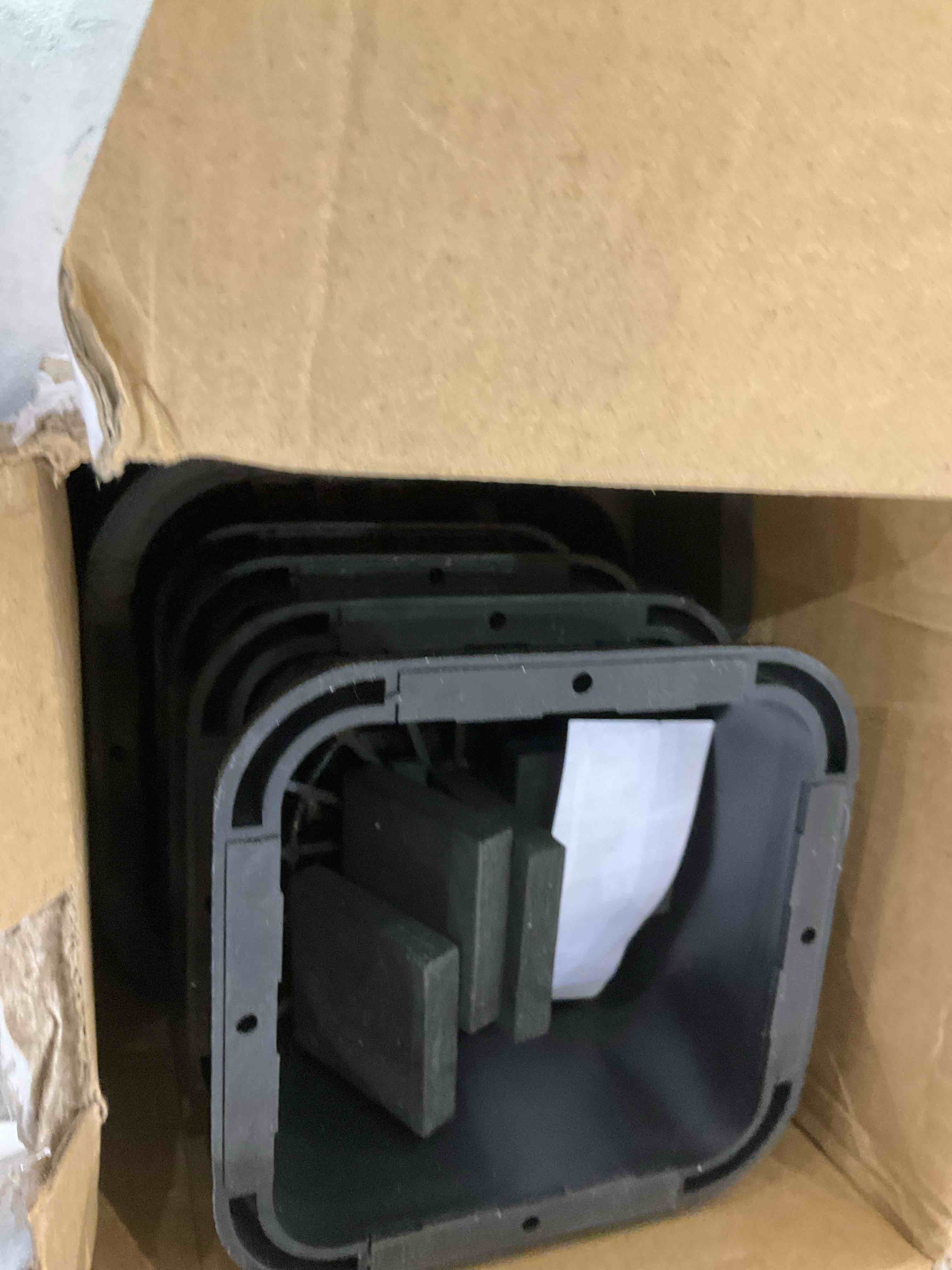 https://s3.amazonaws.com/lotting-images-prod/bidfta/EXS00797314_1701801414012.jpeg