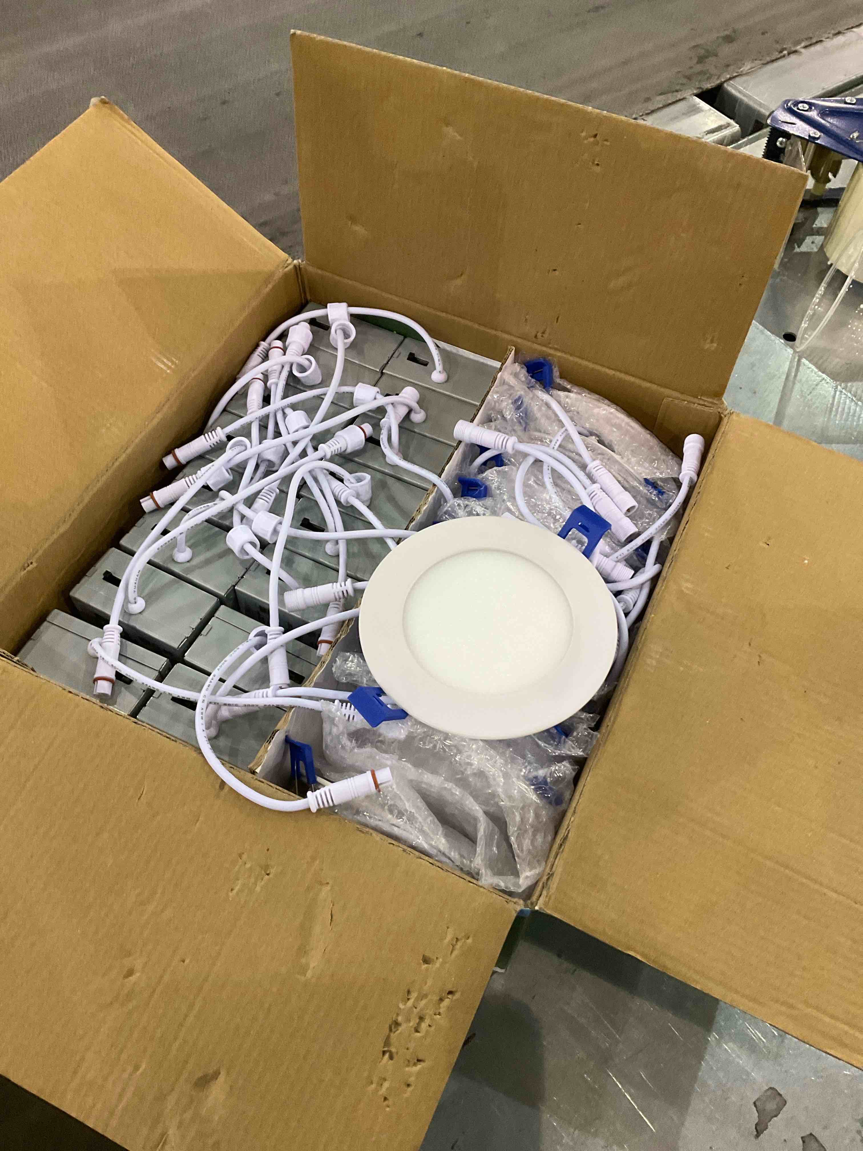 https://s3.amazonaws.com/lotting-images-prod/bidfta/EXS00797737_1700657254625.jpeg