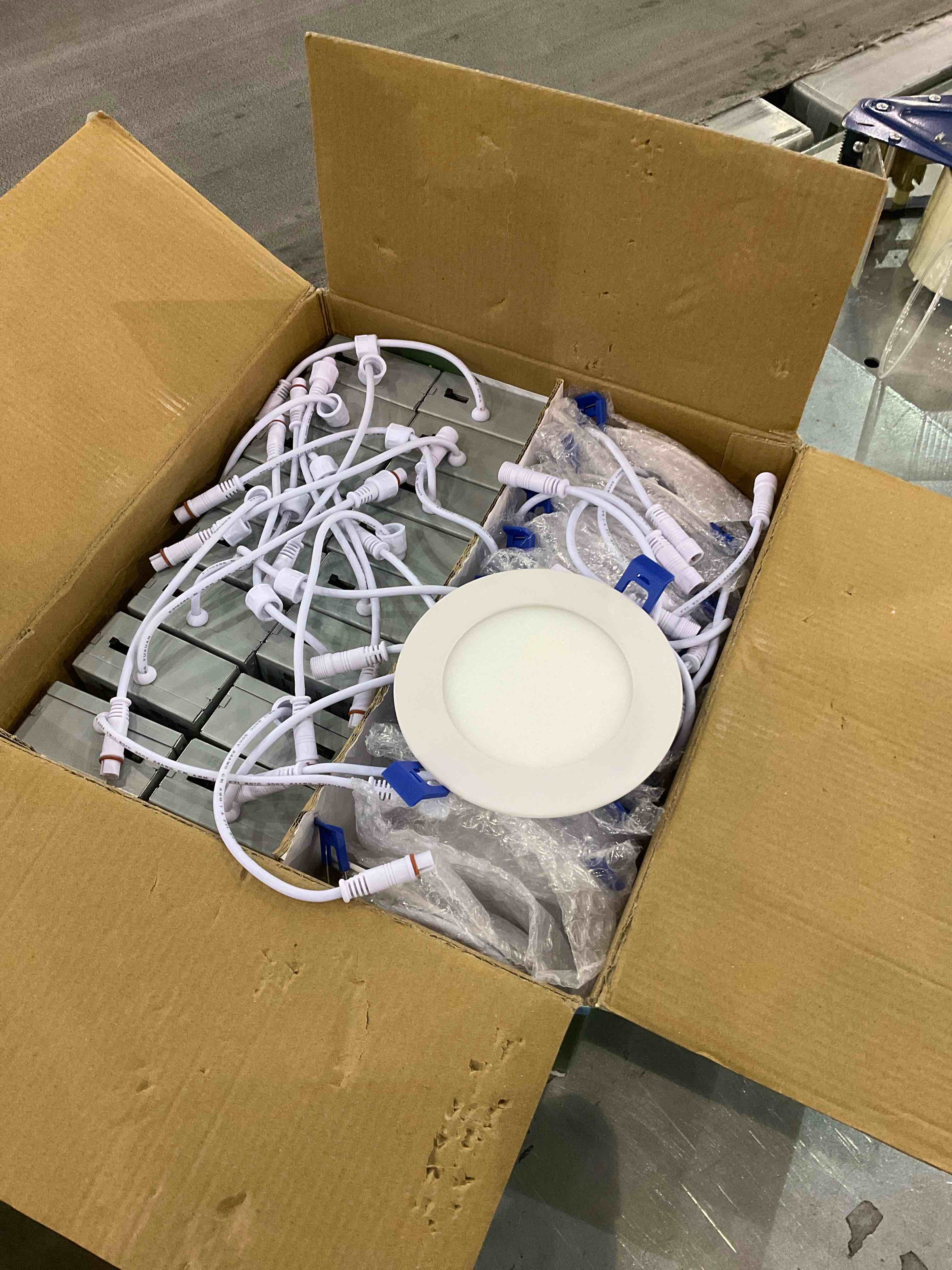 https://s3.amazonaws.com/lotting-images-prod/bidfta/EXS00797737_1700657257085.jpeg