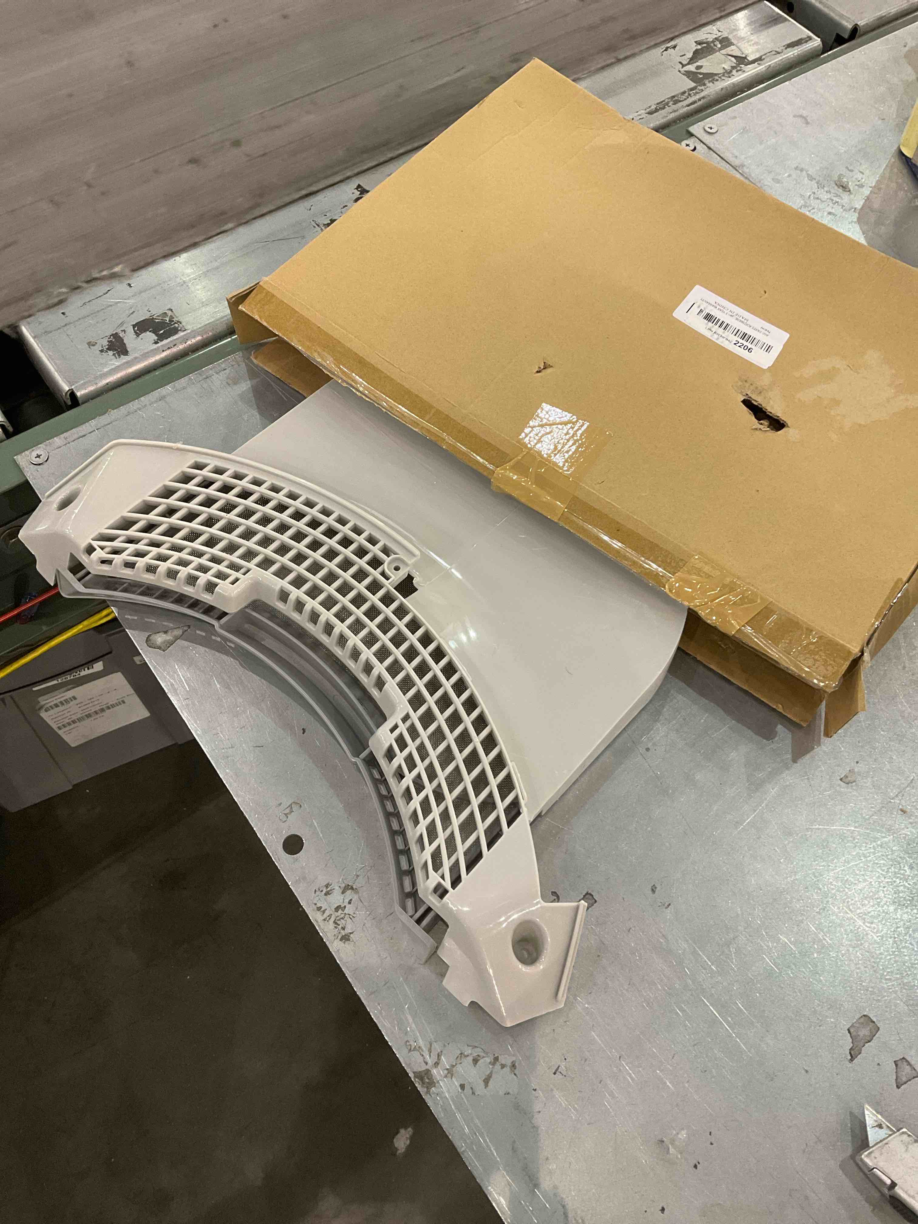 https://s3.amazonaws.com/lotting-images-prod/bidfta/EXS00797742_1700658770714.jpeg