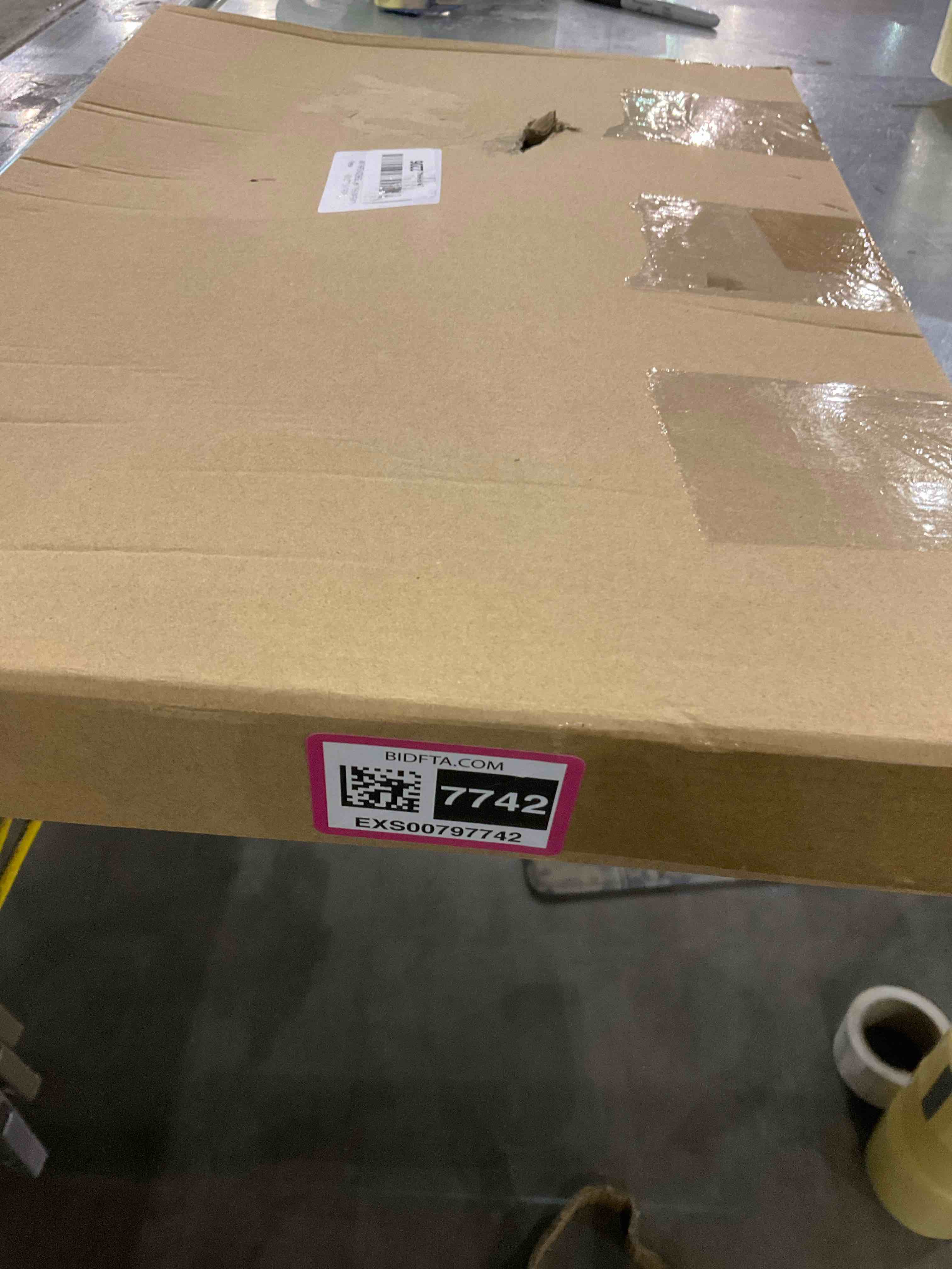 https://s3.amazonaws.com/lotting-images-prod/bidfta/EXS00797742_1700658812994.jpeg