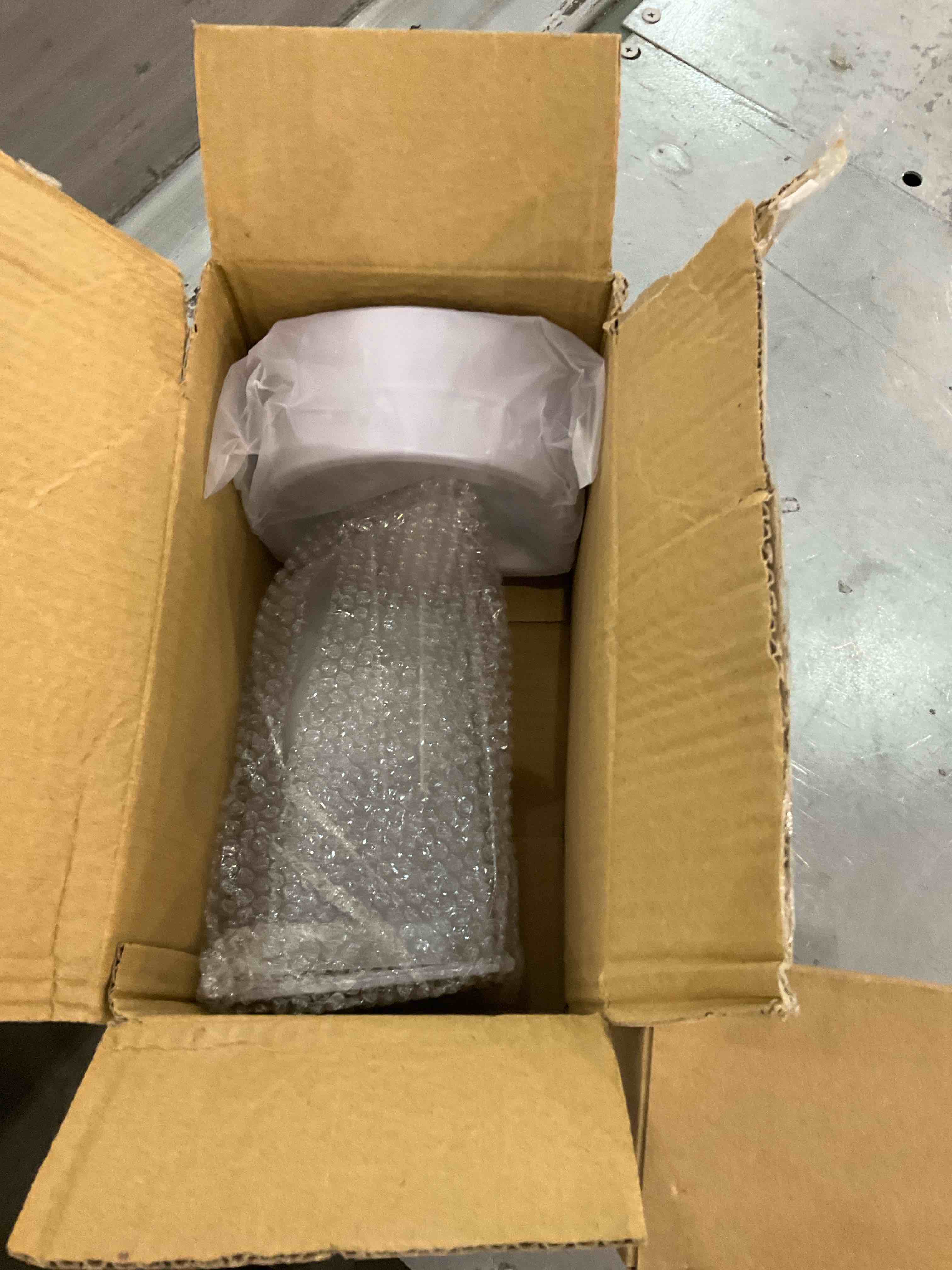 https://s3.amazonaws.com/lotting-images-prod/bidfta/EXS00797751_1700659656189.jpeg
