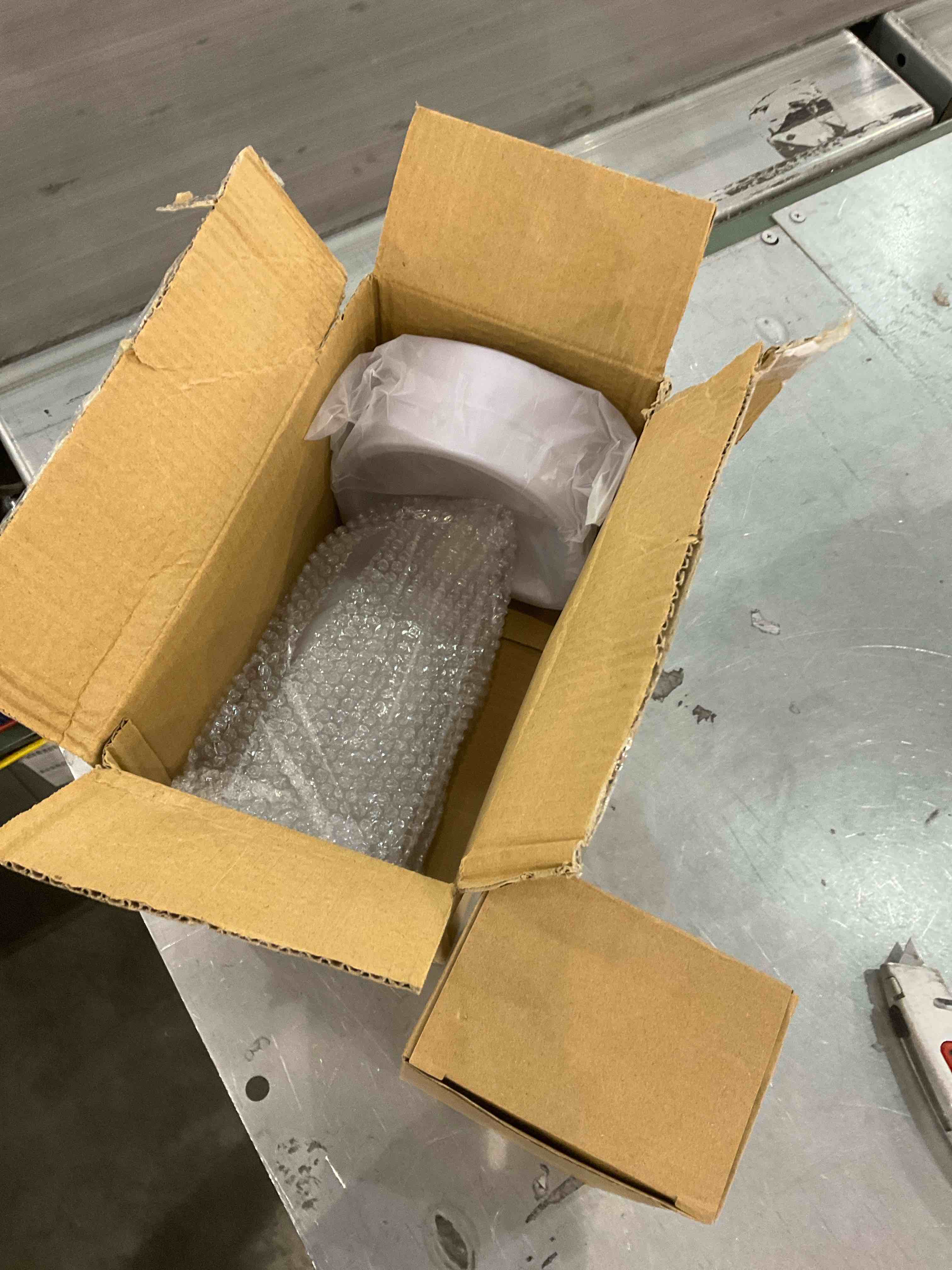https://s3.amazonaws.com/lotting-images-prod/bidfta/EXS00797751_1700659658333.jpeg