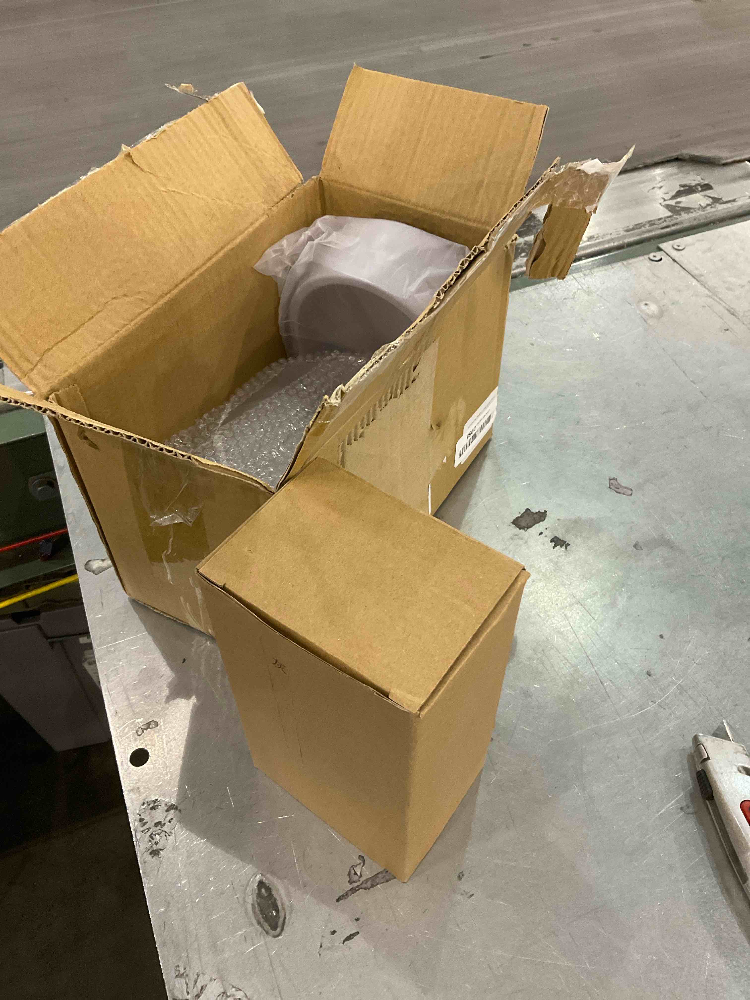 https://s3.amazonaws.com/lotting-images-prod/bidfta/EXS00797751_1700659660514.jpeg