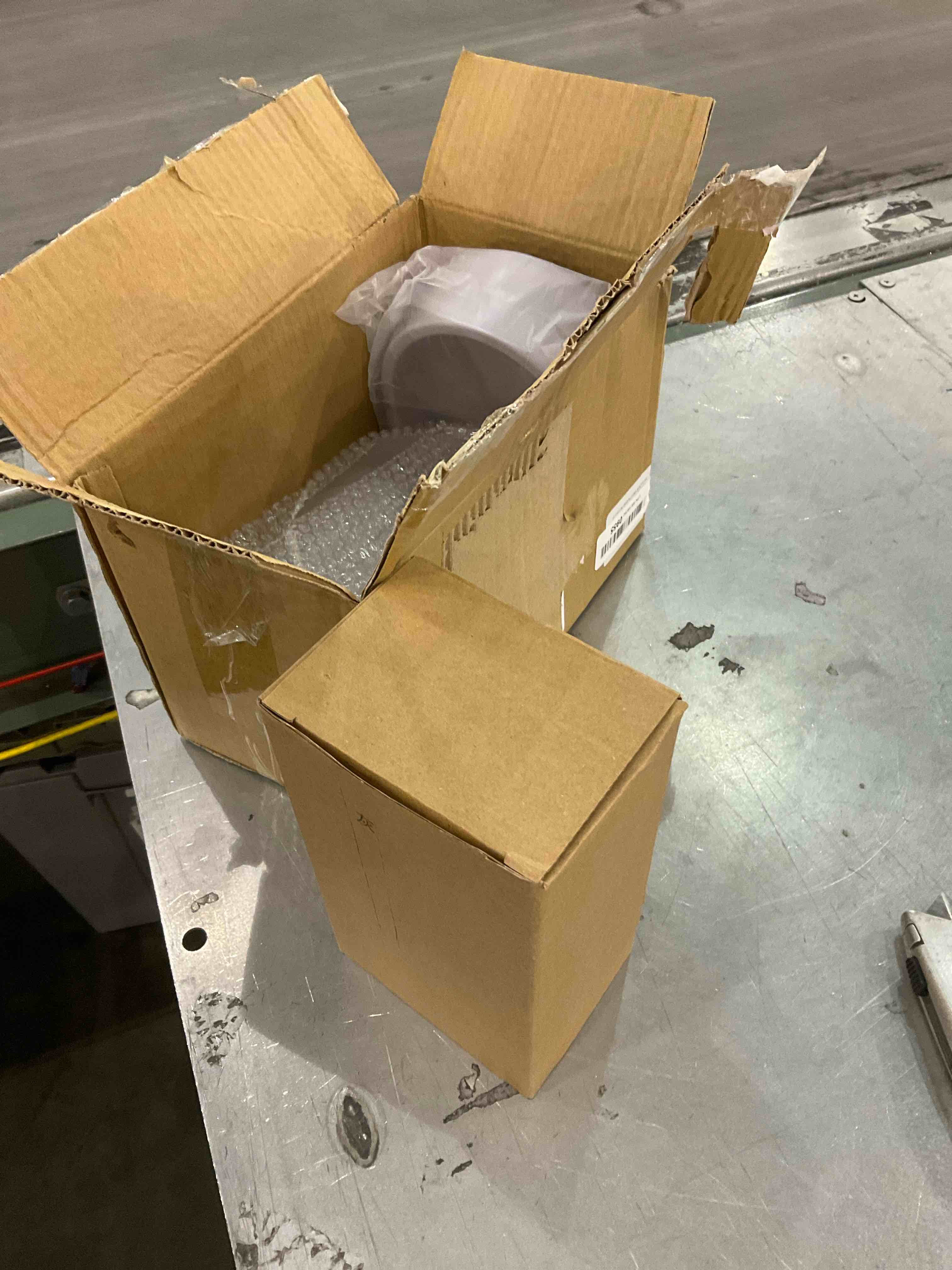 https://s3.amazonaws.com/lotting-images-prod/bidfta/EXS00797751_1700659661809.jpeg