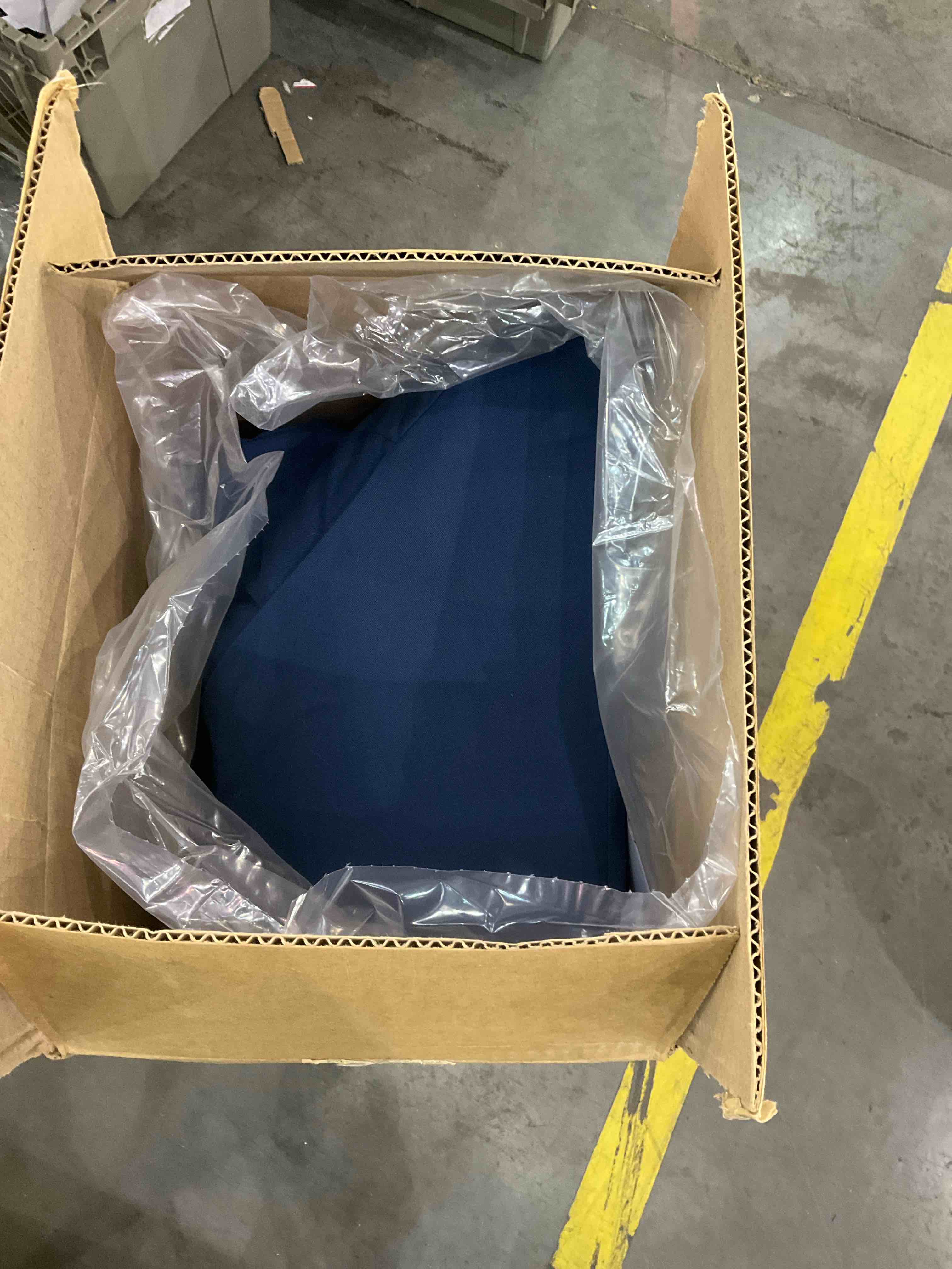 https://s3.amazonaws.com/lotting-images-prod/bidfta/EXS00797798_1700666744735.jpeg