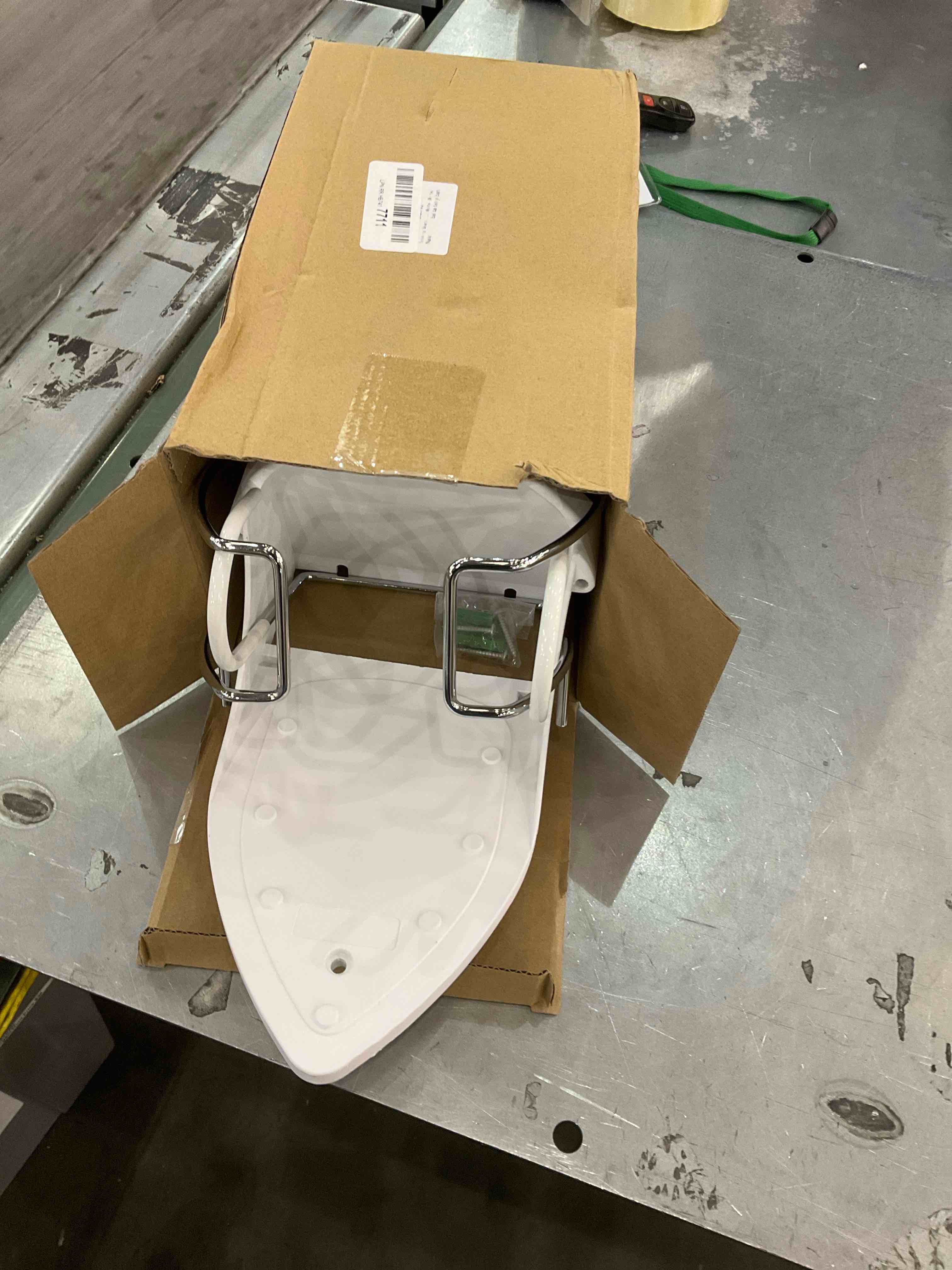 https://s3.amazonaws.com/lotting-images-prod/bidfta/EXS00797819_1700669096932.jpeg