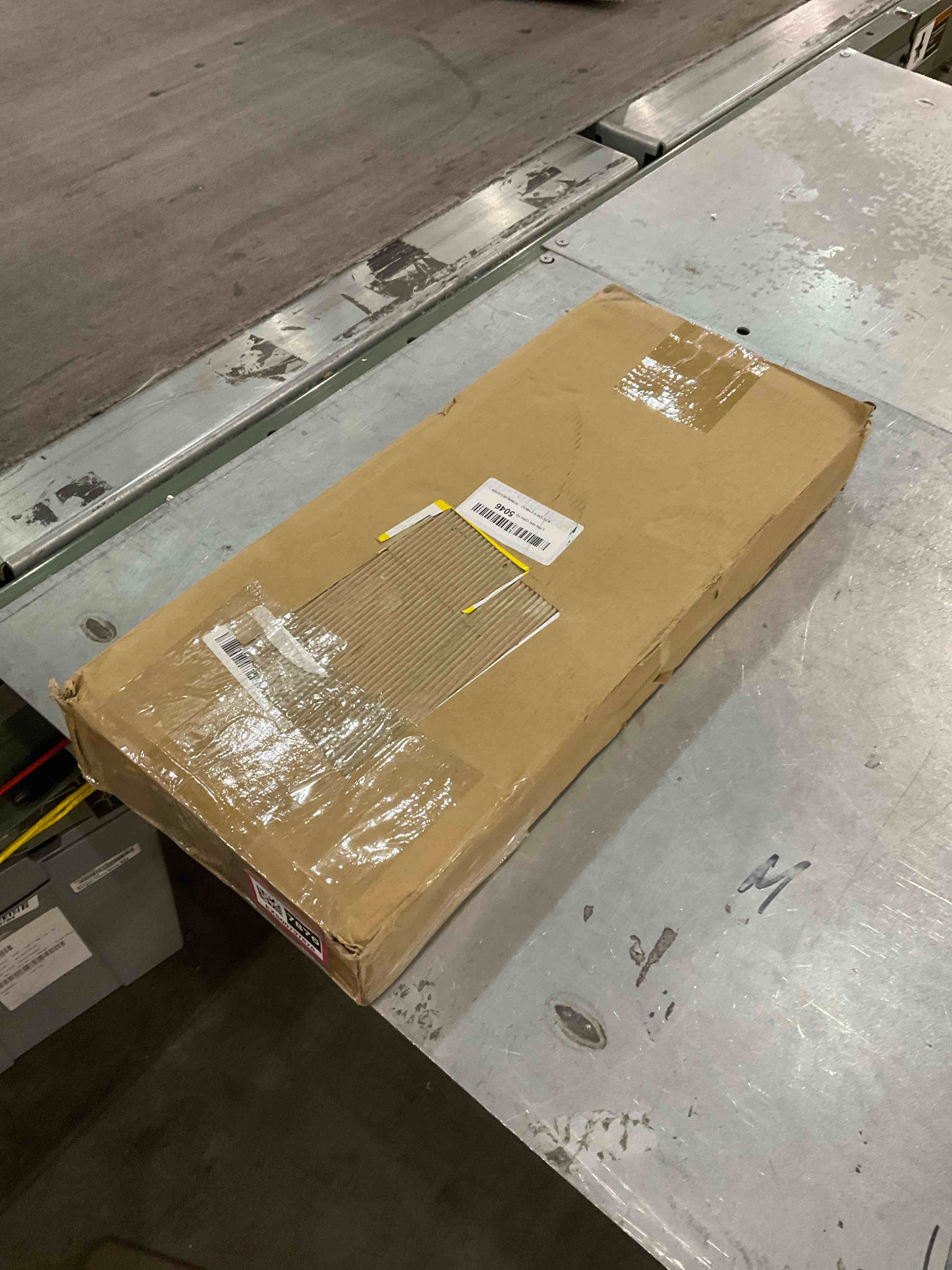 https://s3.amazonaws.com/lotting-images-prod/bidfta/EXS00797876_1701089785852.jpeg