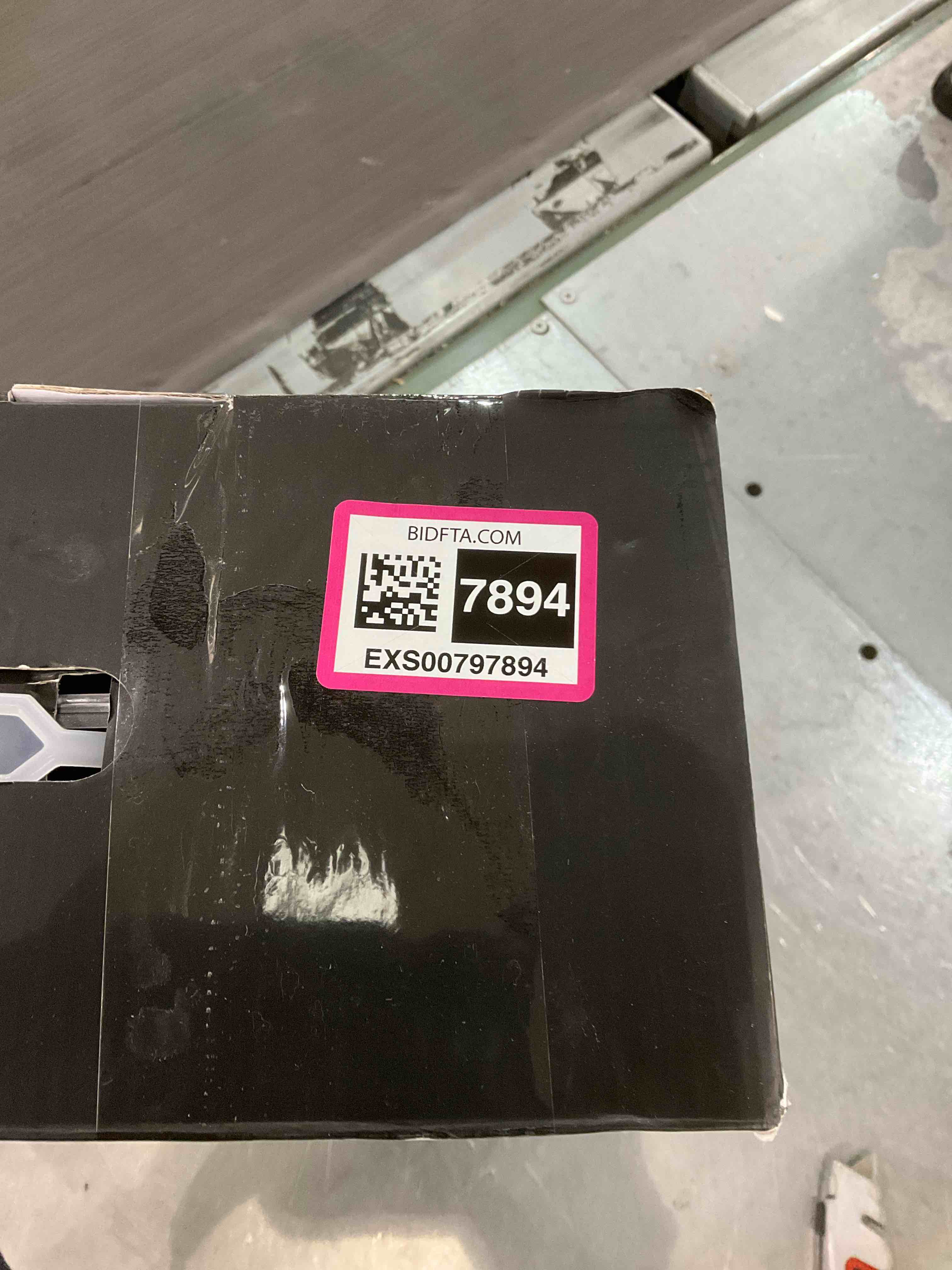 https://s3.amazonaws.com/lotting-images-prod/bidfta/EXS00797894_1701091714307.jpeg