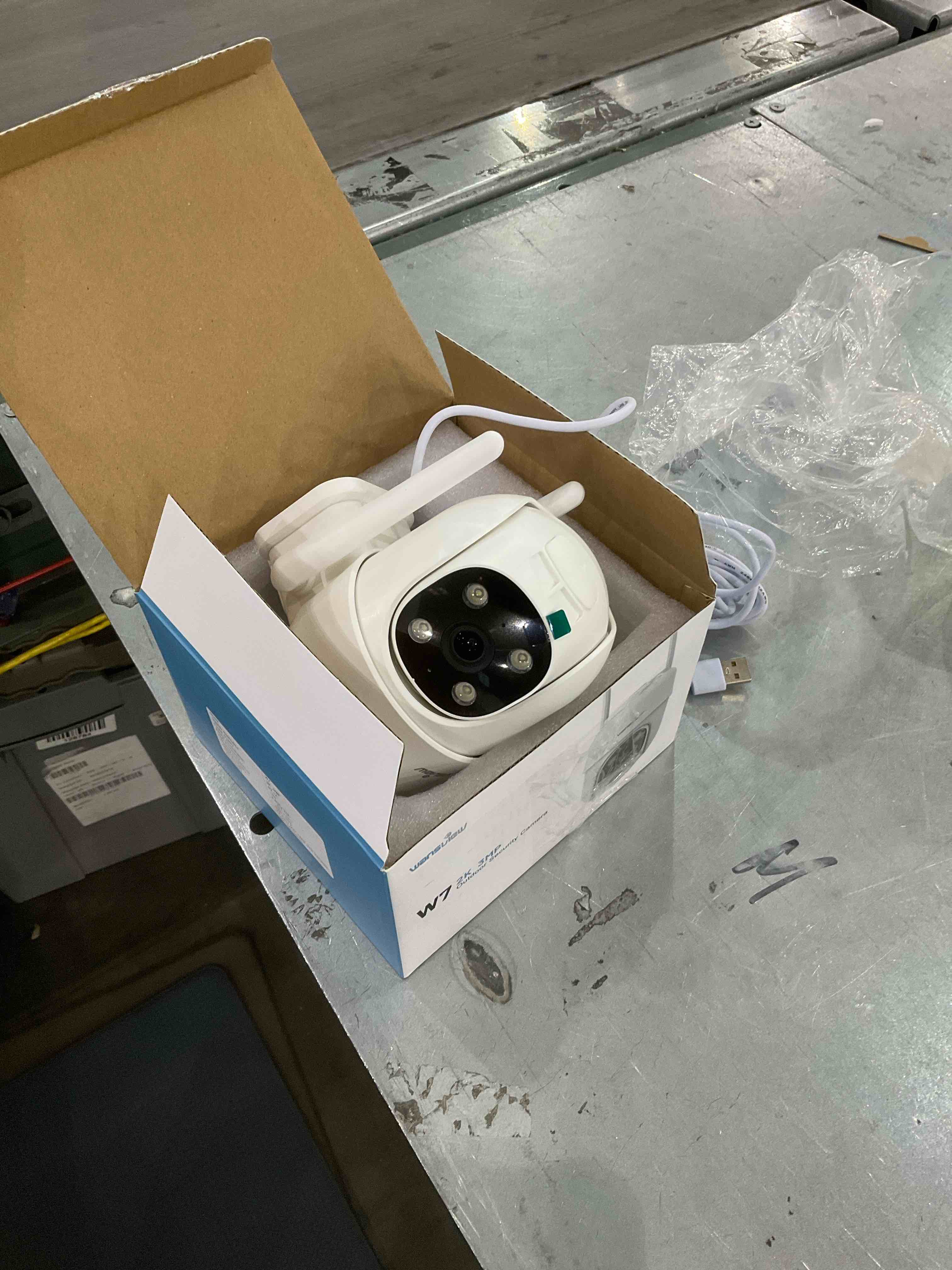 https://s3.amazonaws.com/lotting-images-prod/bidfta/EXS00797906_1701092854645.jpeg