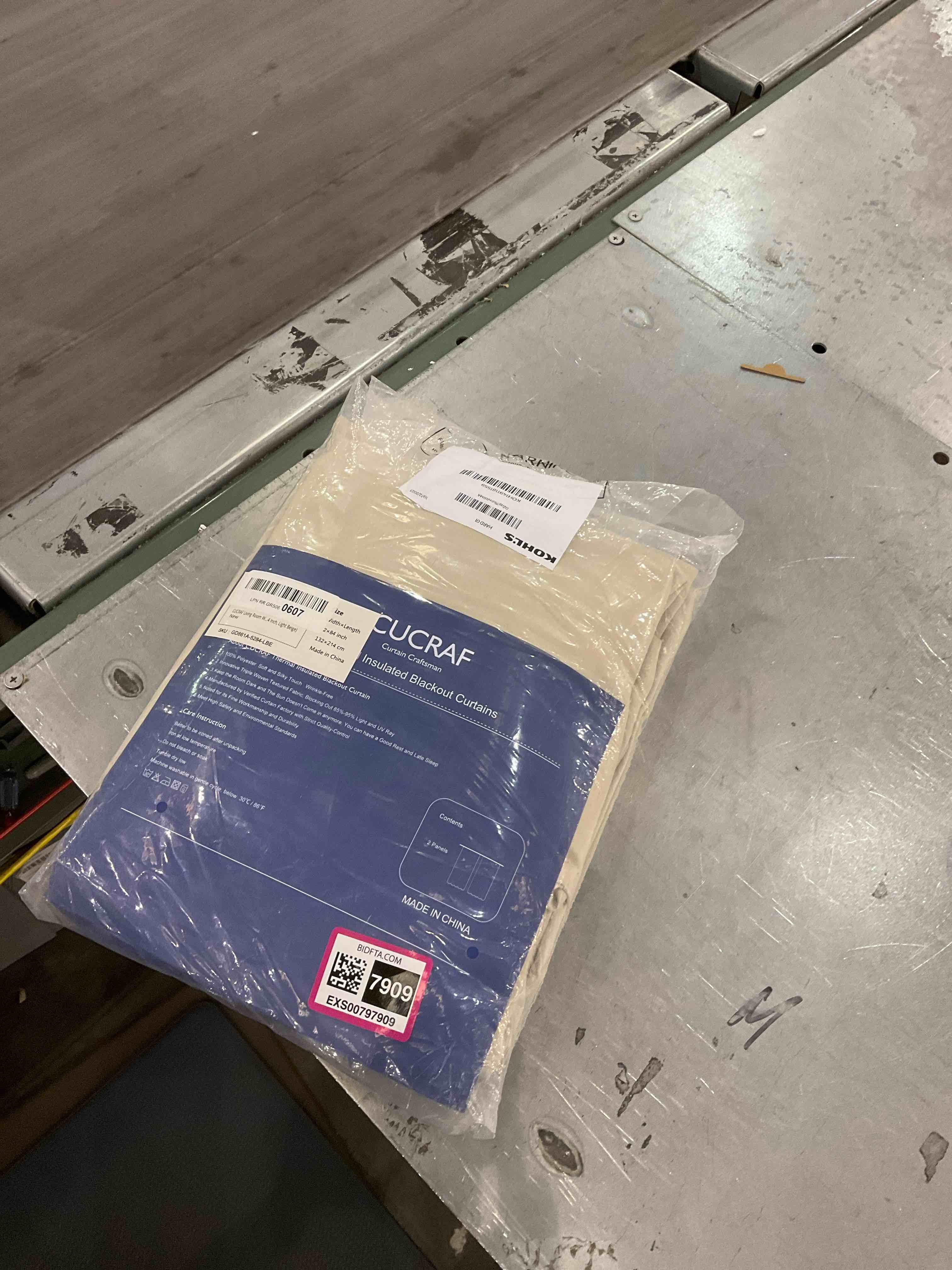 https://s3.amazonaws.com/lotting-images-prod/bidfta/EXS00797909_1701093255299.jpeg