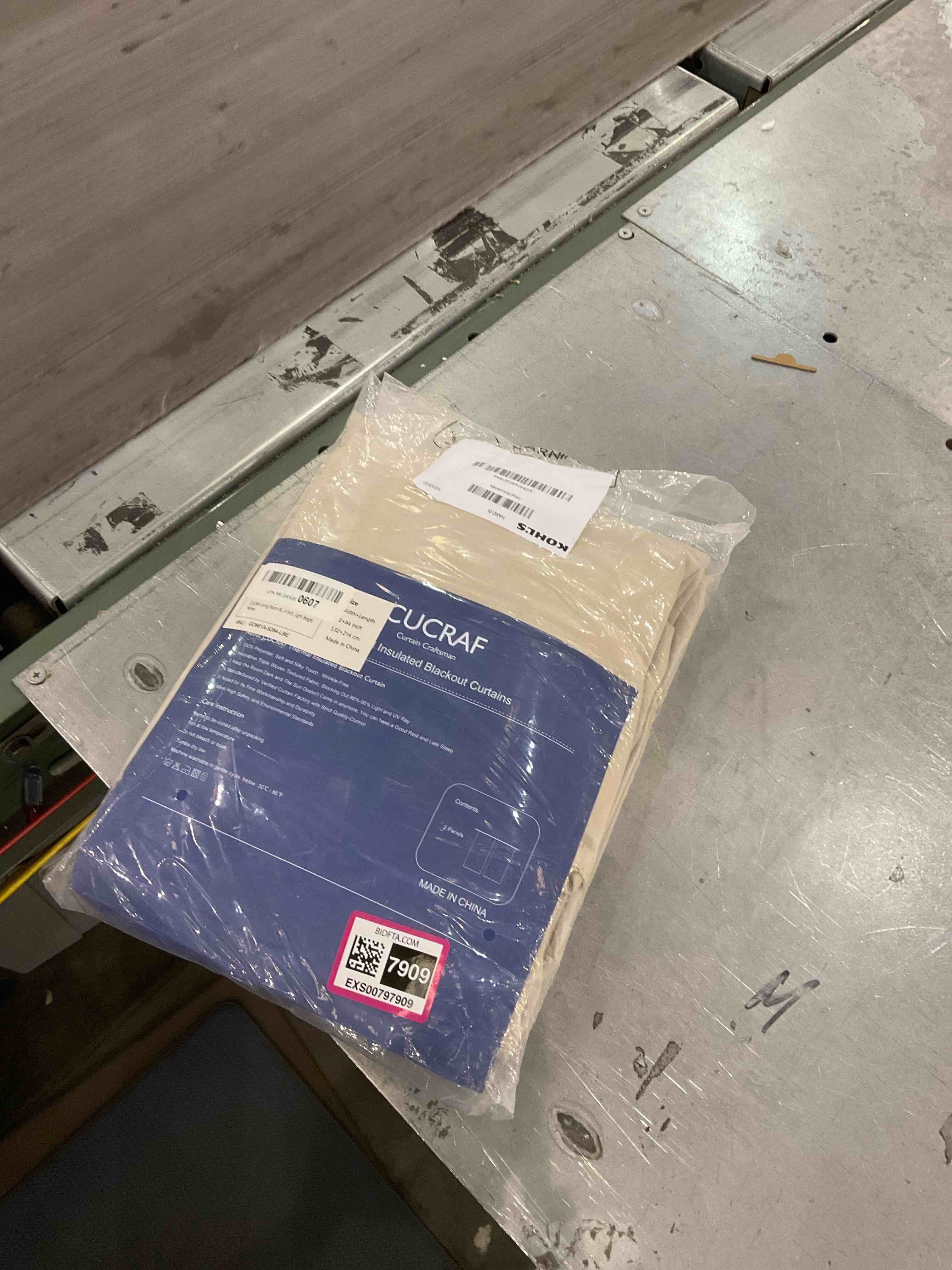 https://s3.amazonaws.com/lotting-images-prod/bidfta/EXS00797909_1701093256377.jpeg