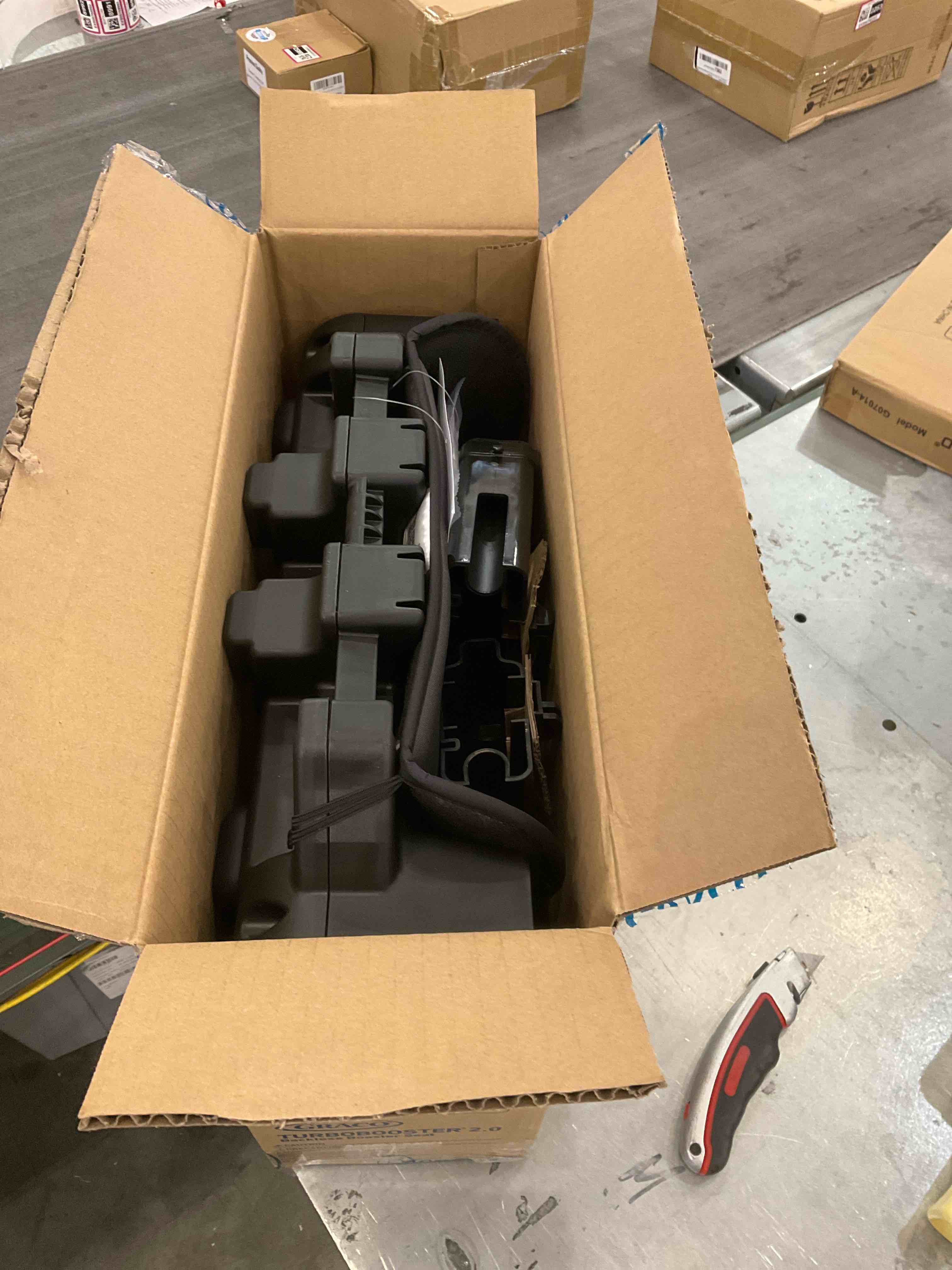 https://s3.amazonaws.com/lotting-images-prod/bidfta/EXS00797997_1701107450596.jpeg