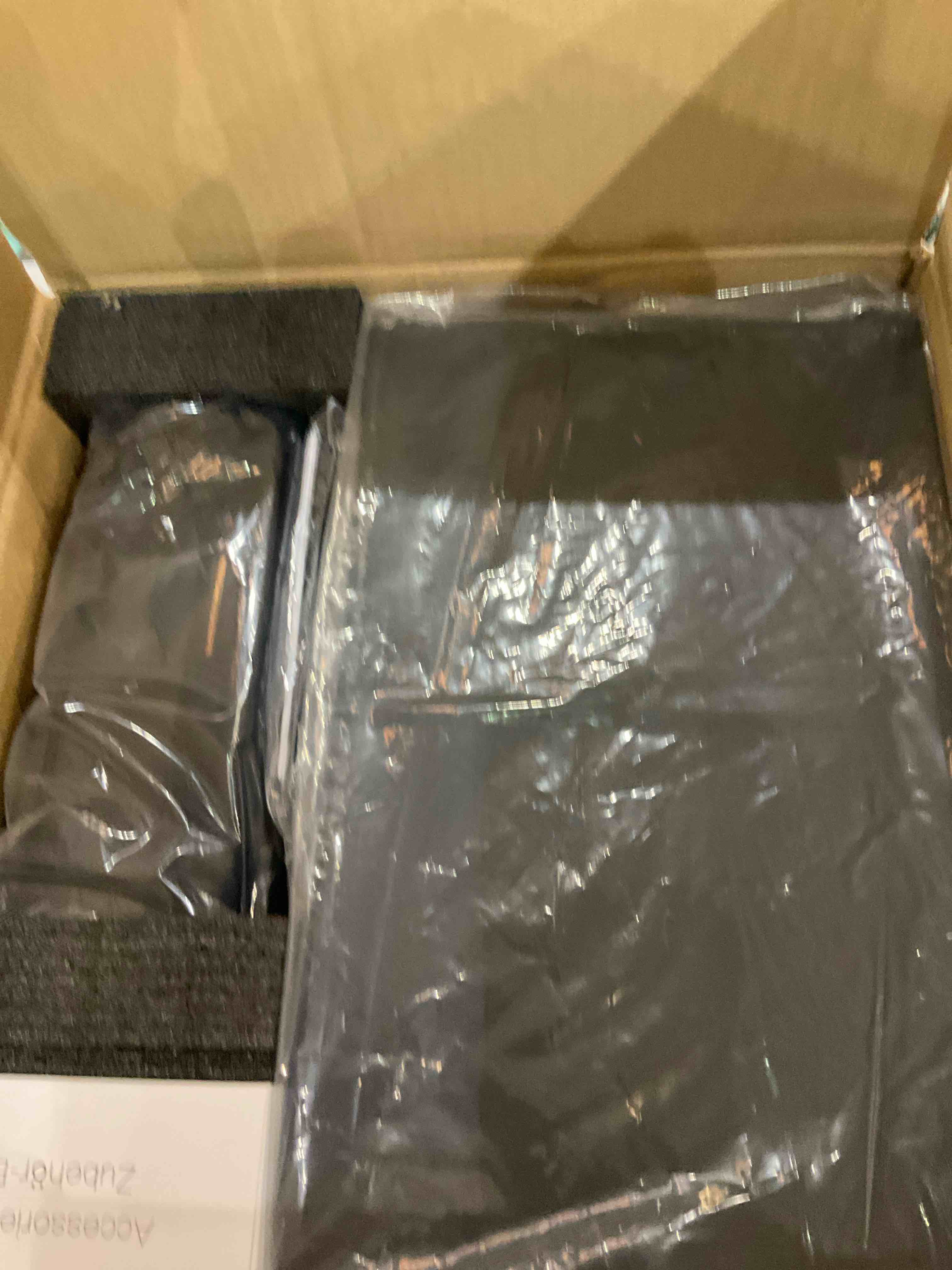 https://s3.amazonaws.com/lotting-images-prod/bidfta/EXS00798076_1701962552103.jpeg