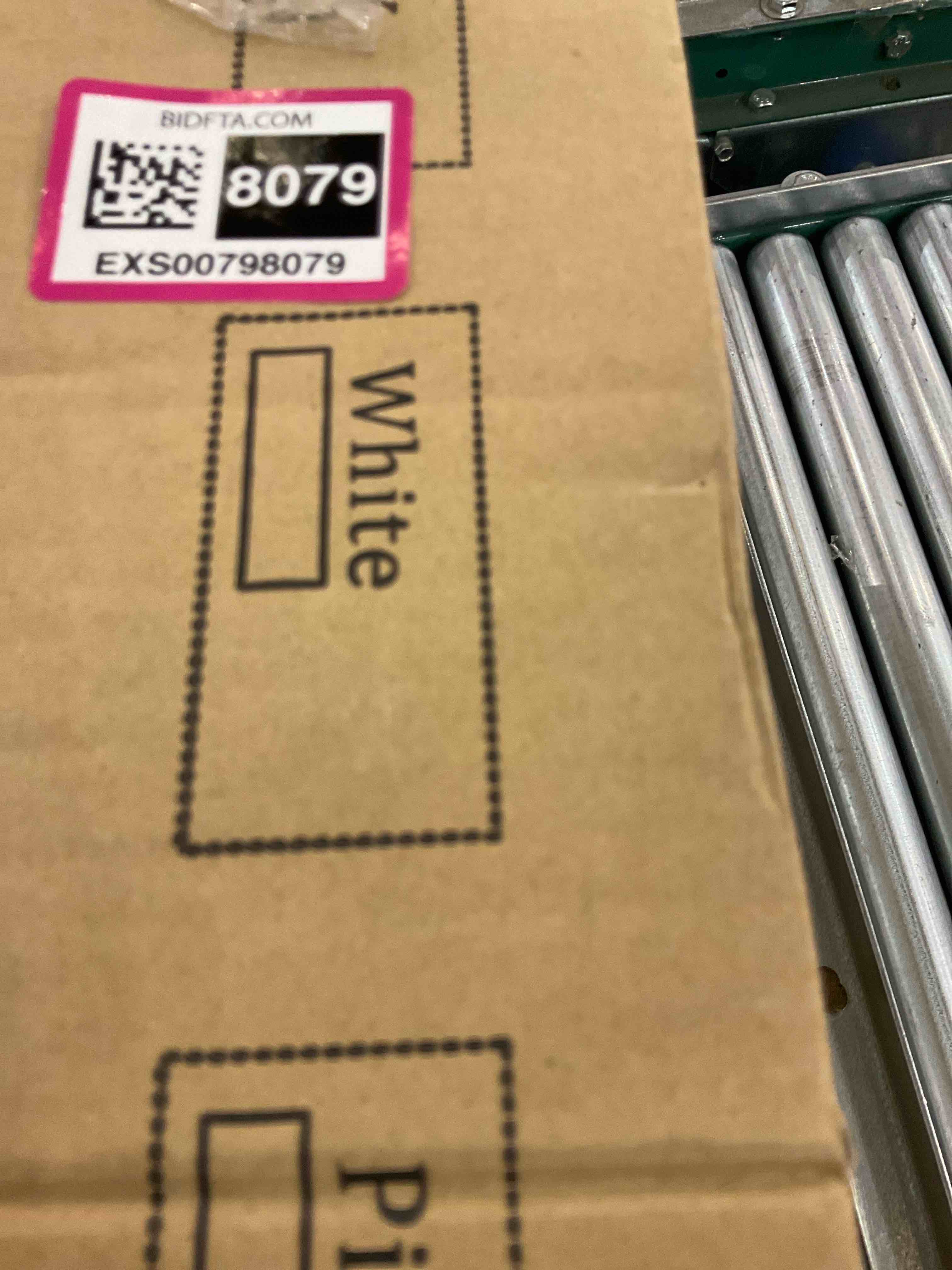 https://s3.amazonaws.com/lotting-images-prod/bidfta/EXS00798079_1701962932989.jpeg