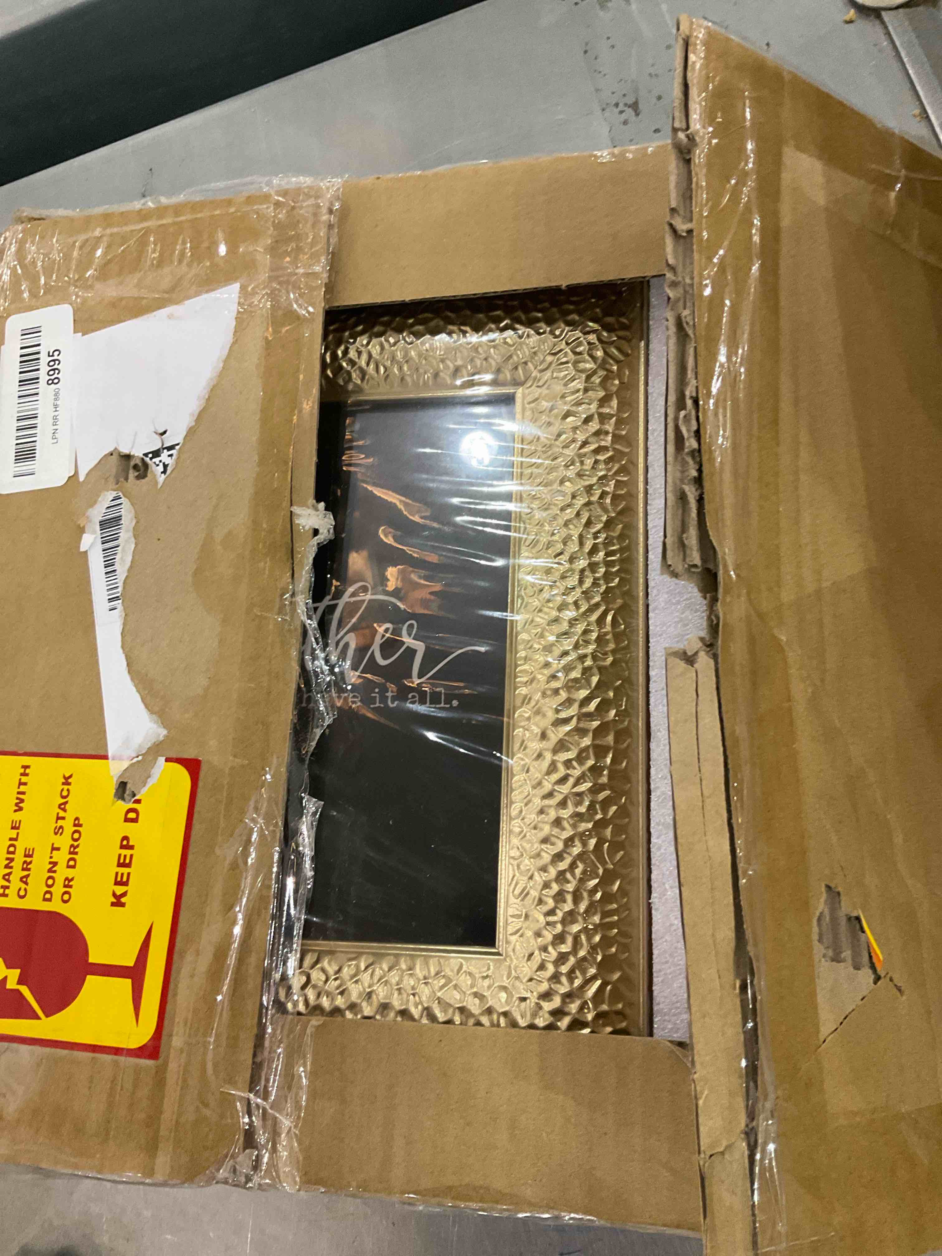 https://s3.amazonaws.com/lotting-images-prod/bidfta/EXS00798189_1701978970263.jpeg