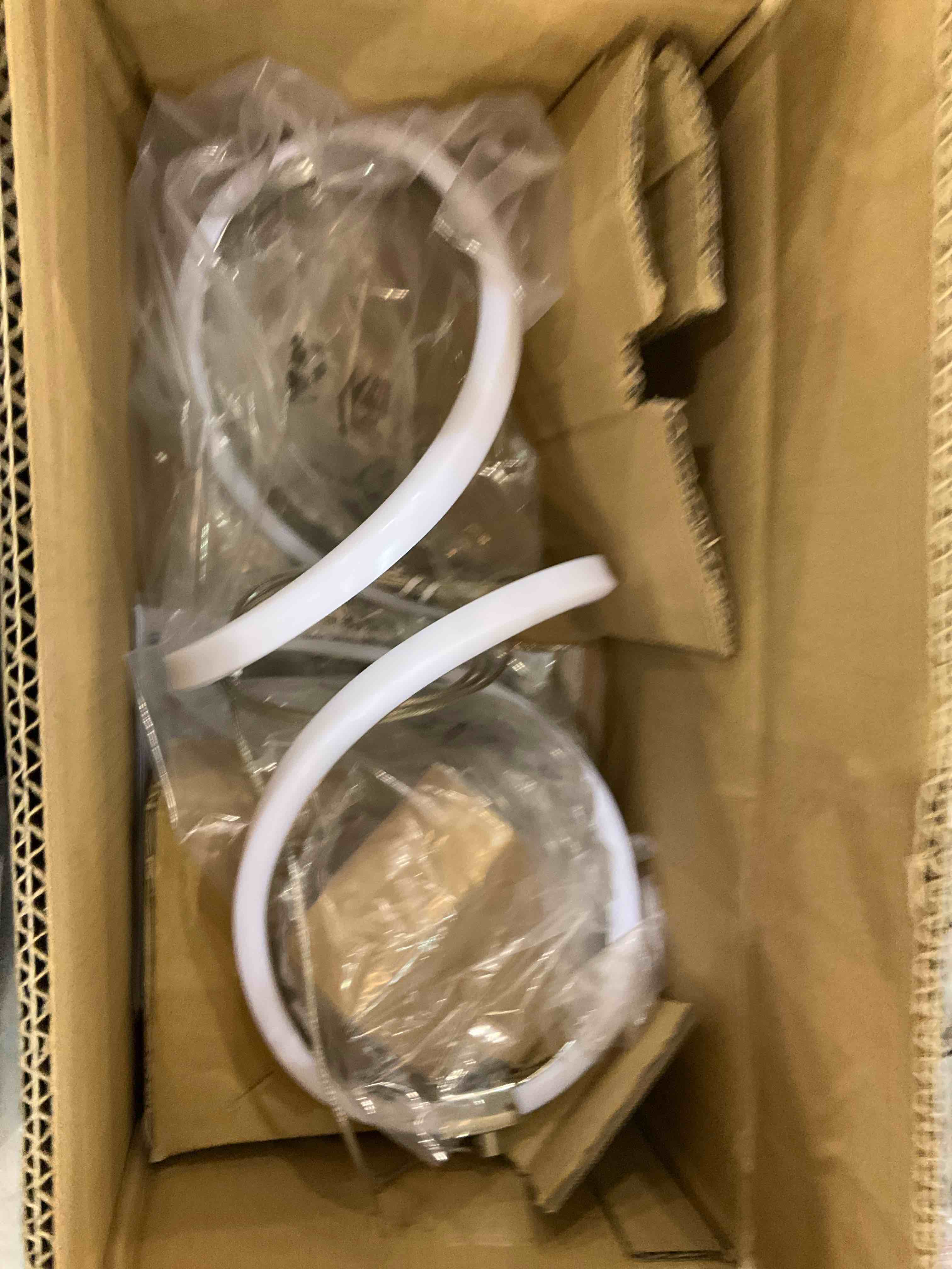 https://s3.amazonaws.com/lotting-images-prod/bidfta/EXS00798534_1701962887434.jpeg