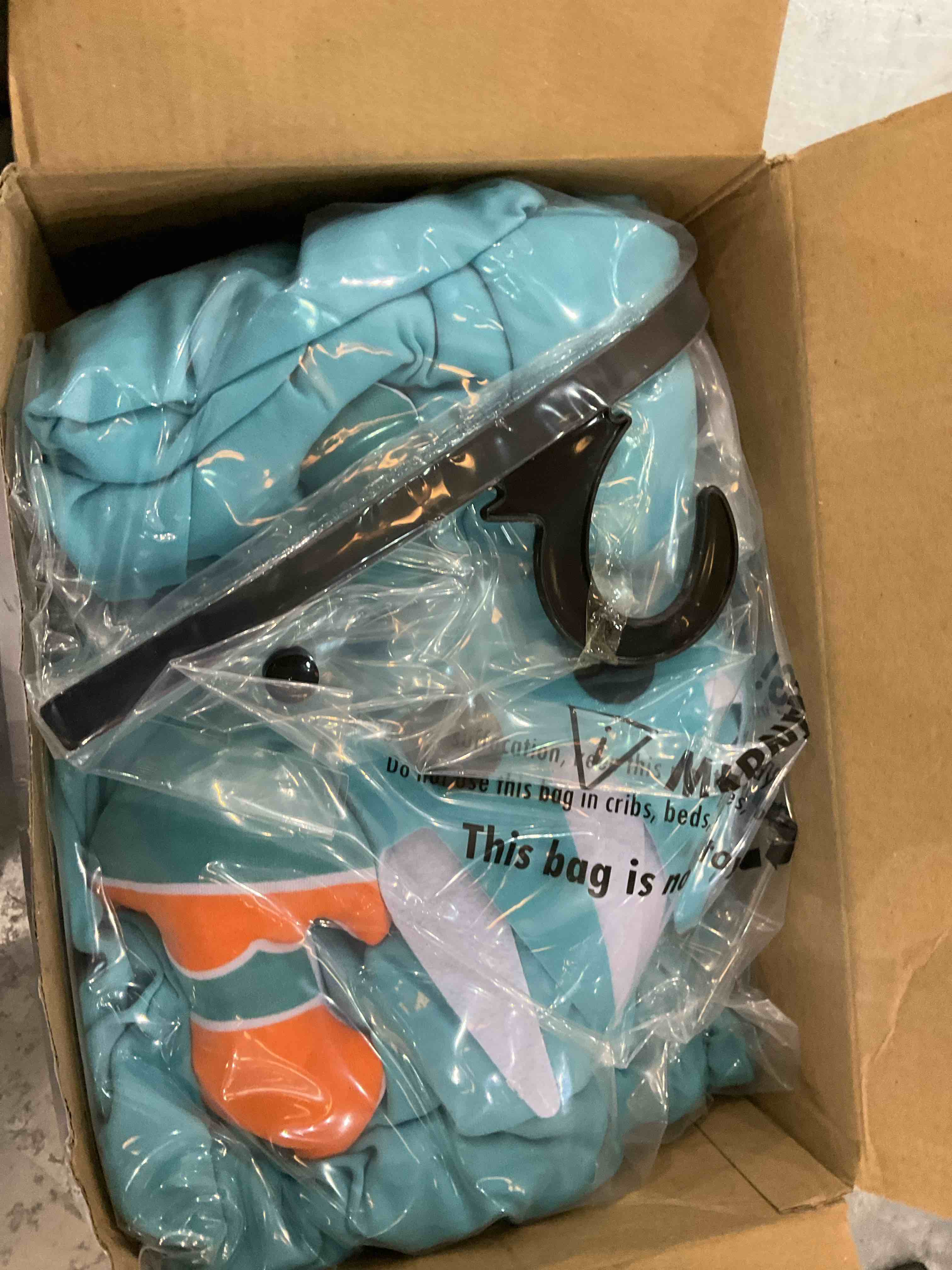 https://s3.amazonaws.com/lotting-images-prod/bidfta/EXS00798560_1701965863216.jpeg