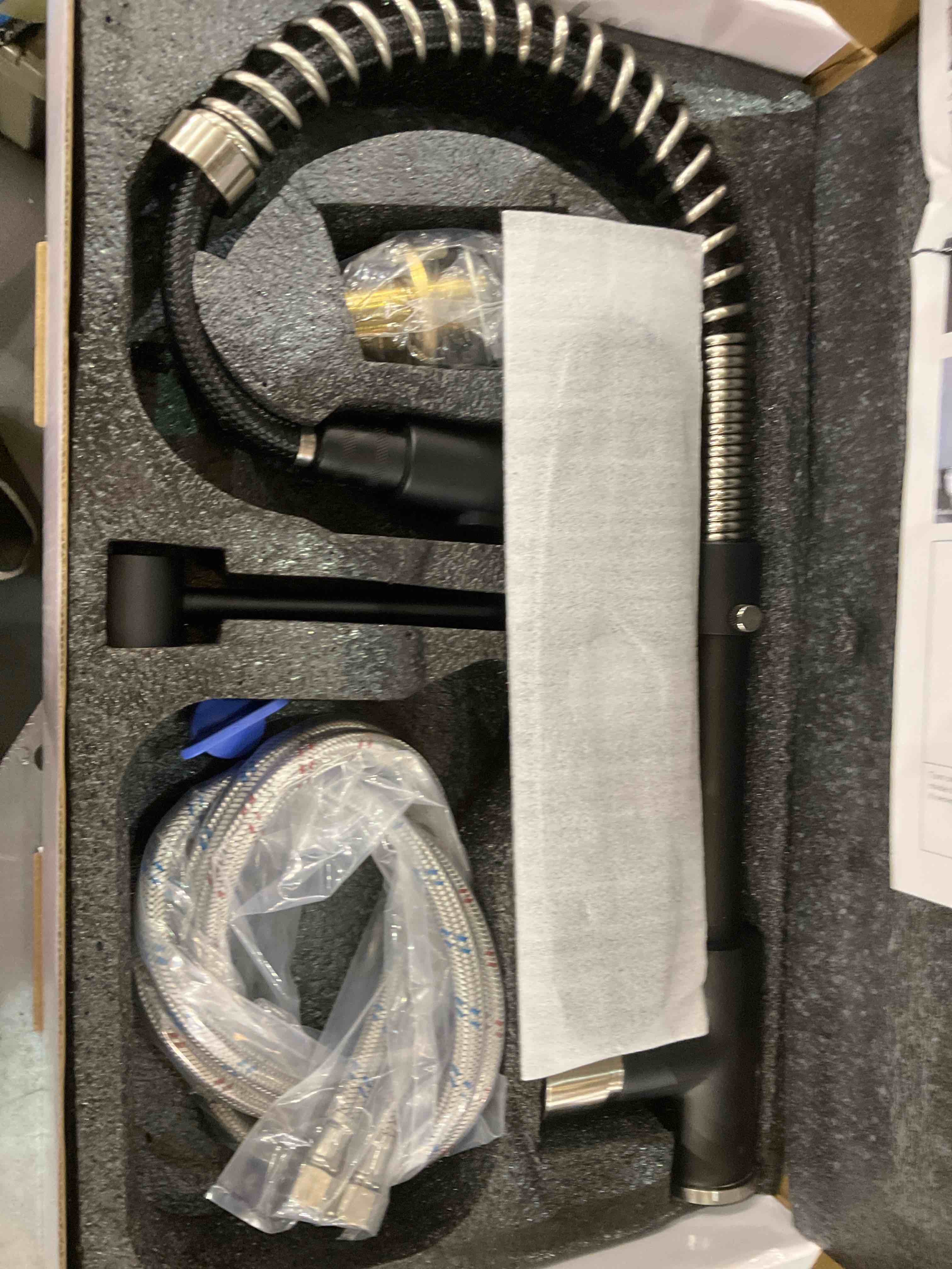 https://s3.amazonaws.com/lotting-images-prod/bidfta/EXS00798786_1702058499992.jpeg