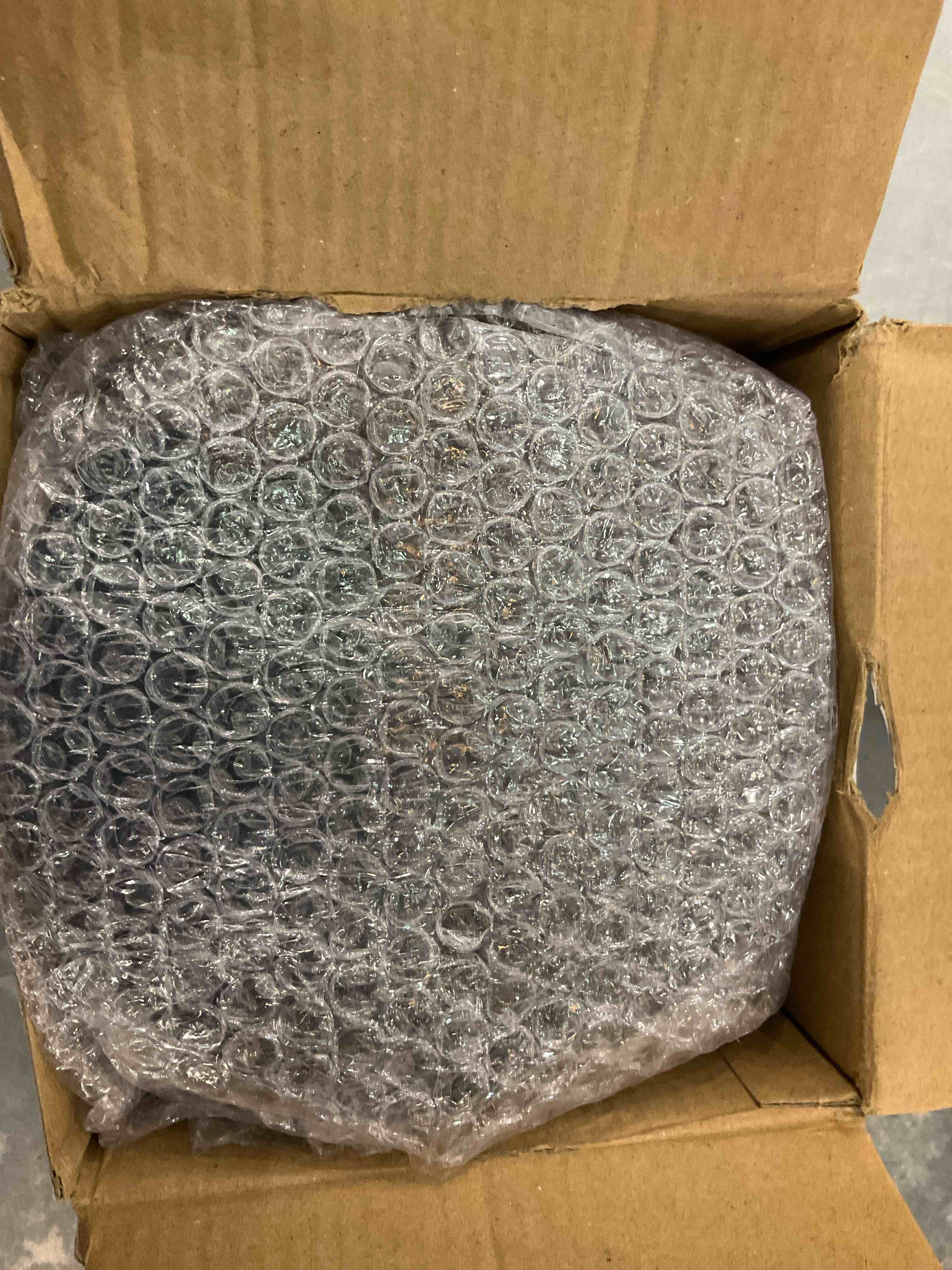 https://s3.amazonaws.com/lotting-images-prod/bidfta/EXS00798917_1702309724614.jpeg
