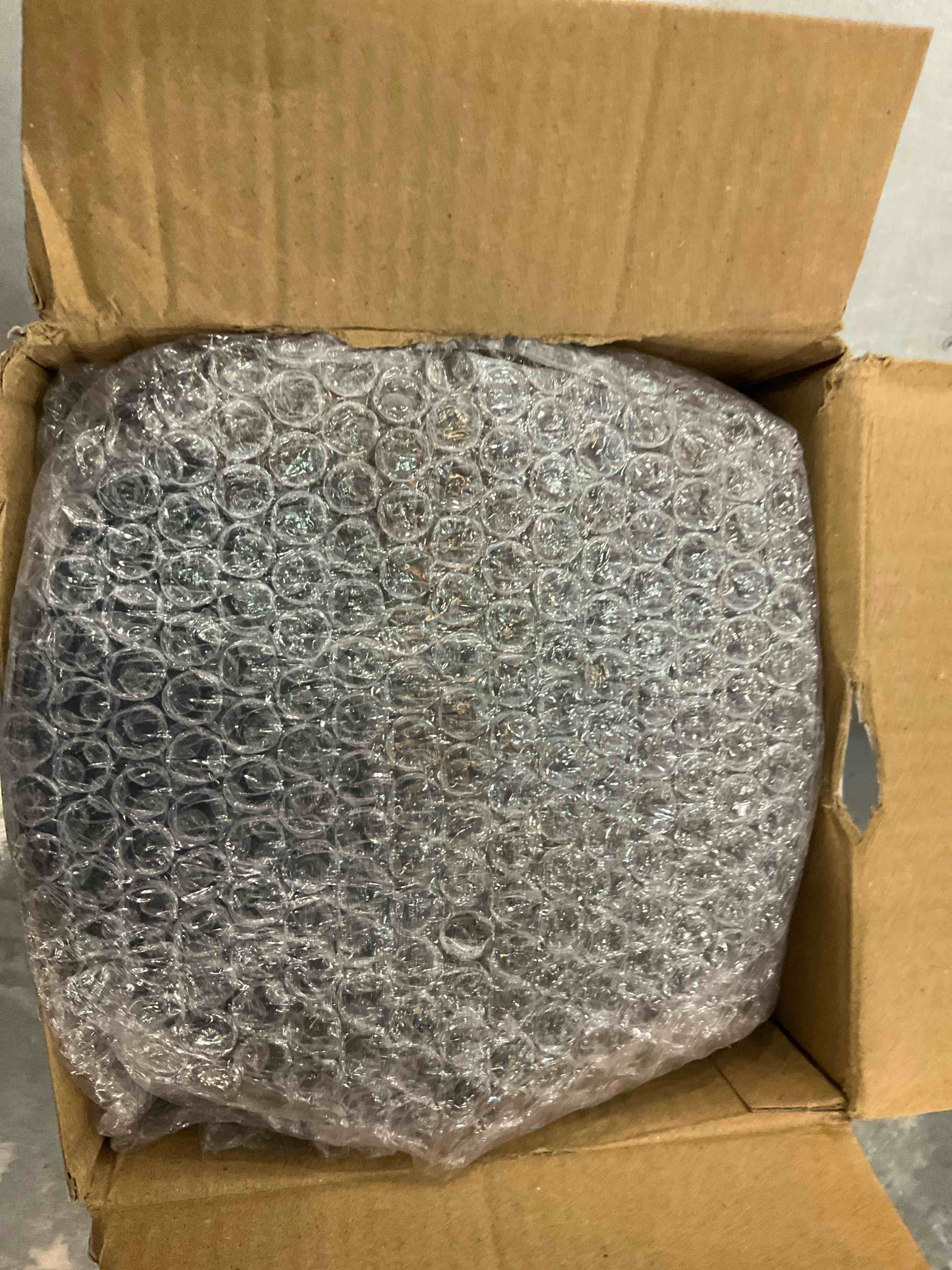 https://s3.amazonaws.com/lotting-images-prod/bidfta/EXS00798917_1702309725853.jpeg