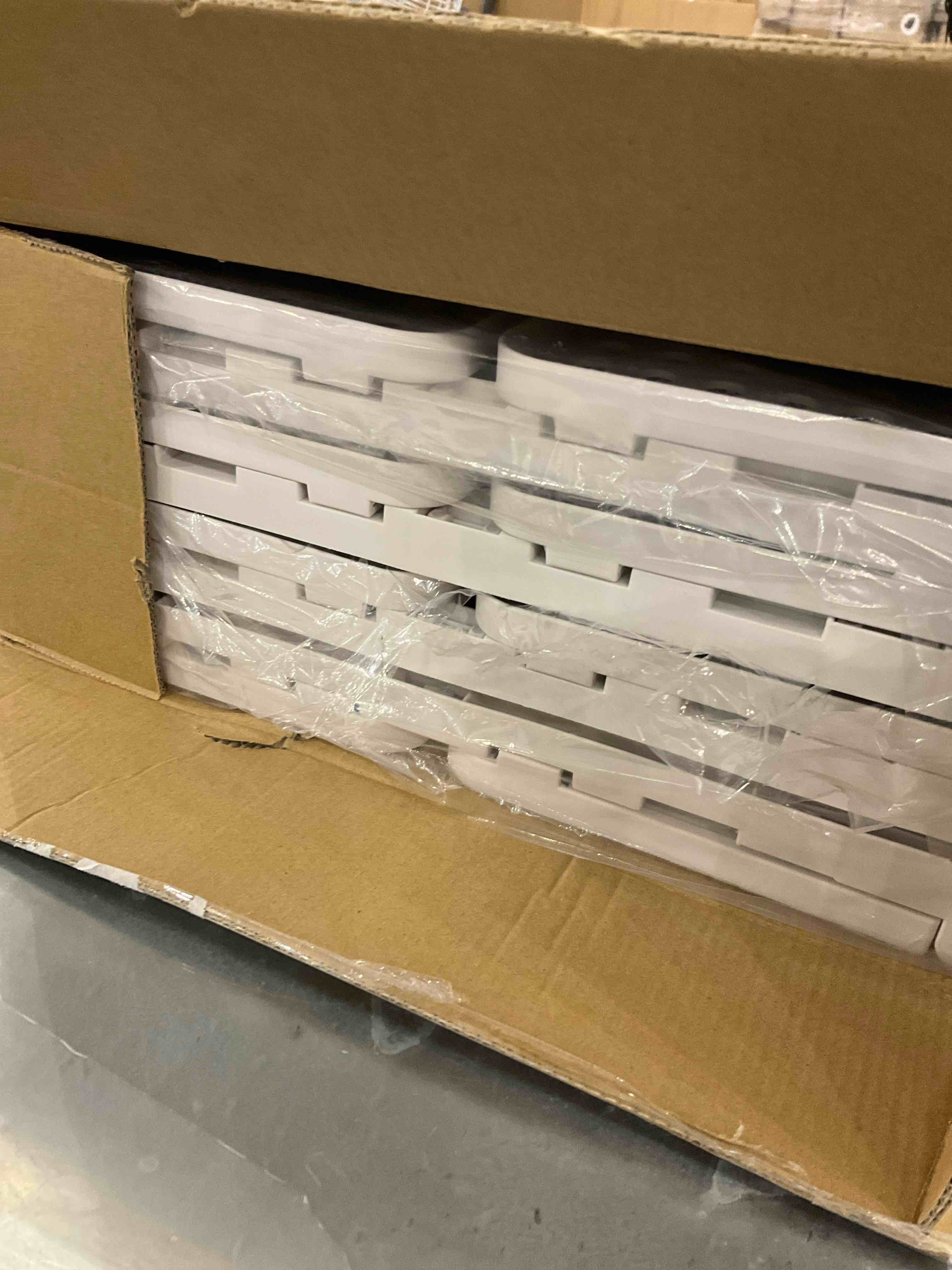 https://s3.amazonaws.com/lotting-images-prod/bidfta/EXS00800368_1700076324769.jpeg