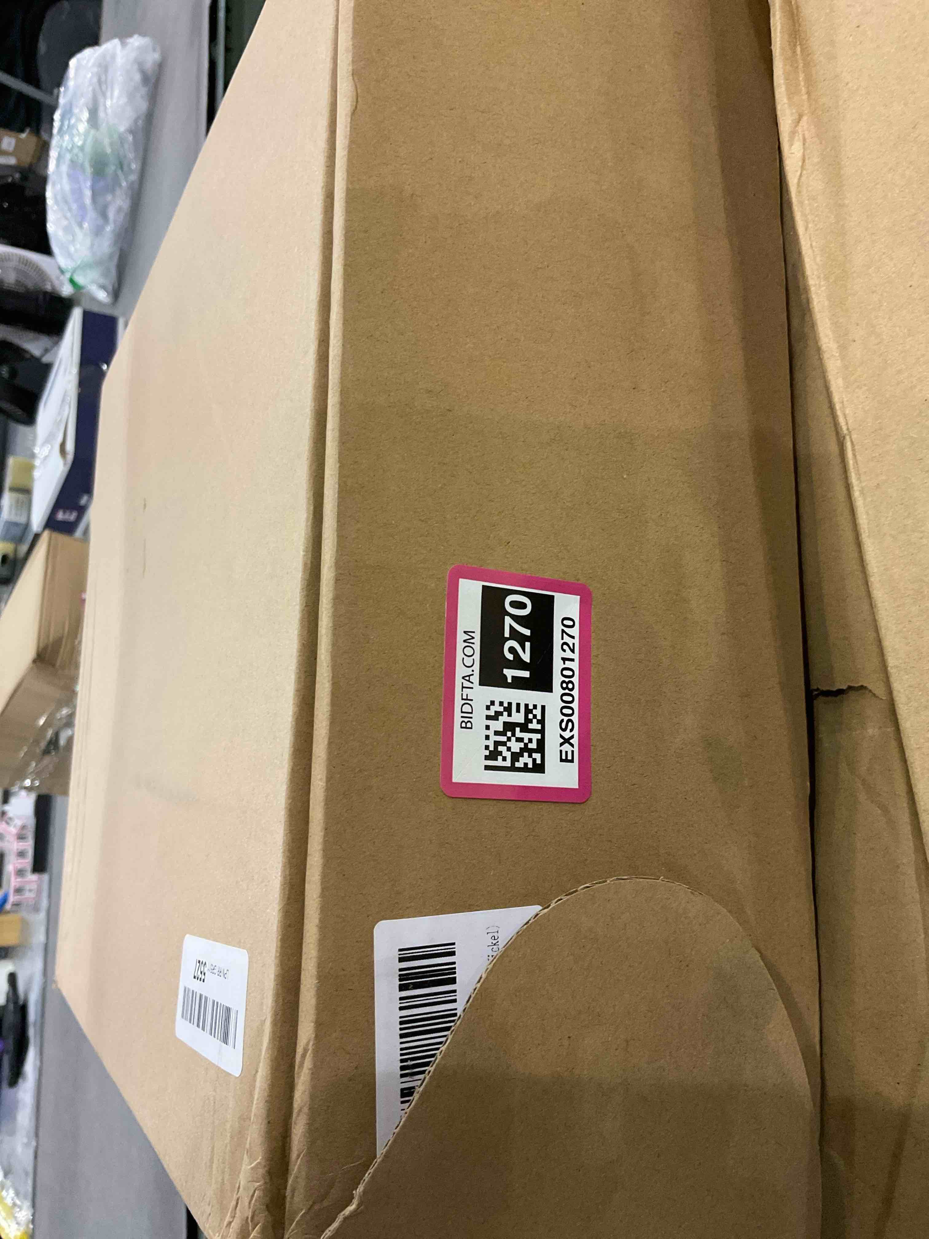 https://s3.amazonaws.com/lotting-images-prod/bidfta/EXS00801270_1699965853609.jpeg
