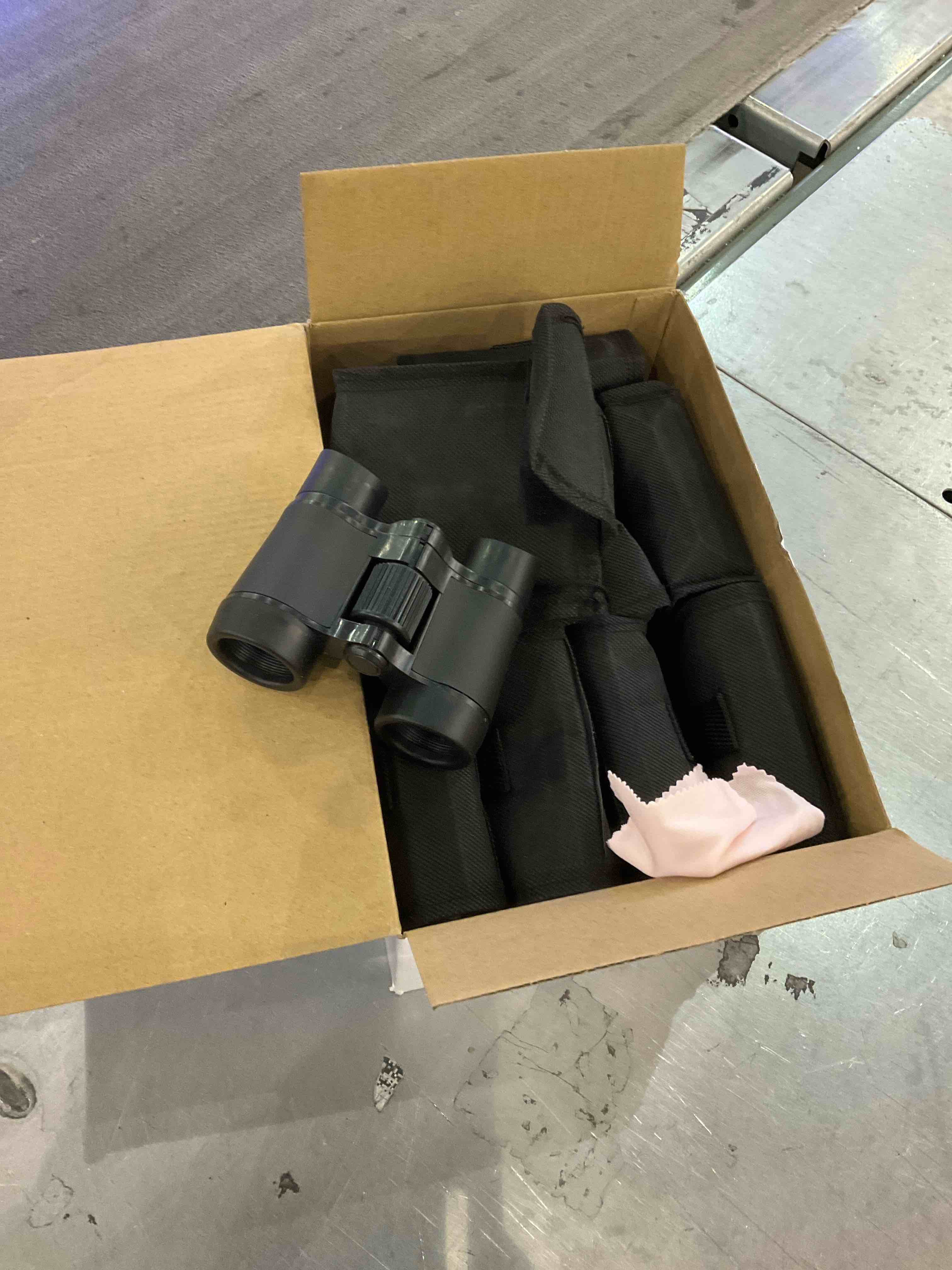 https://s3.amazonaws.com/lotting-images-prod/bidfta/EXS00803000_1699560792904.jpeg