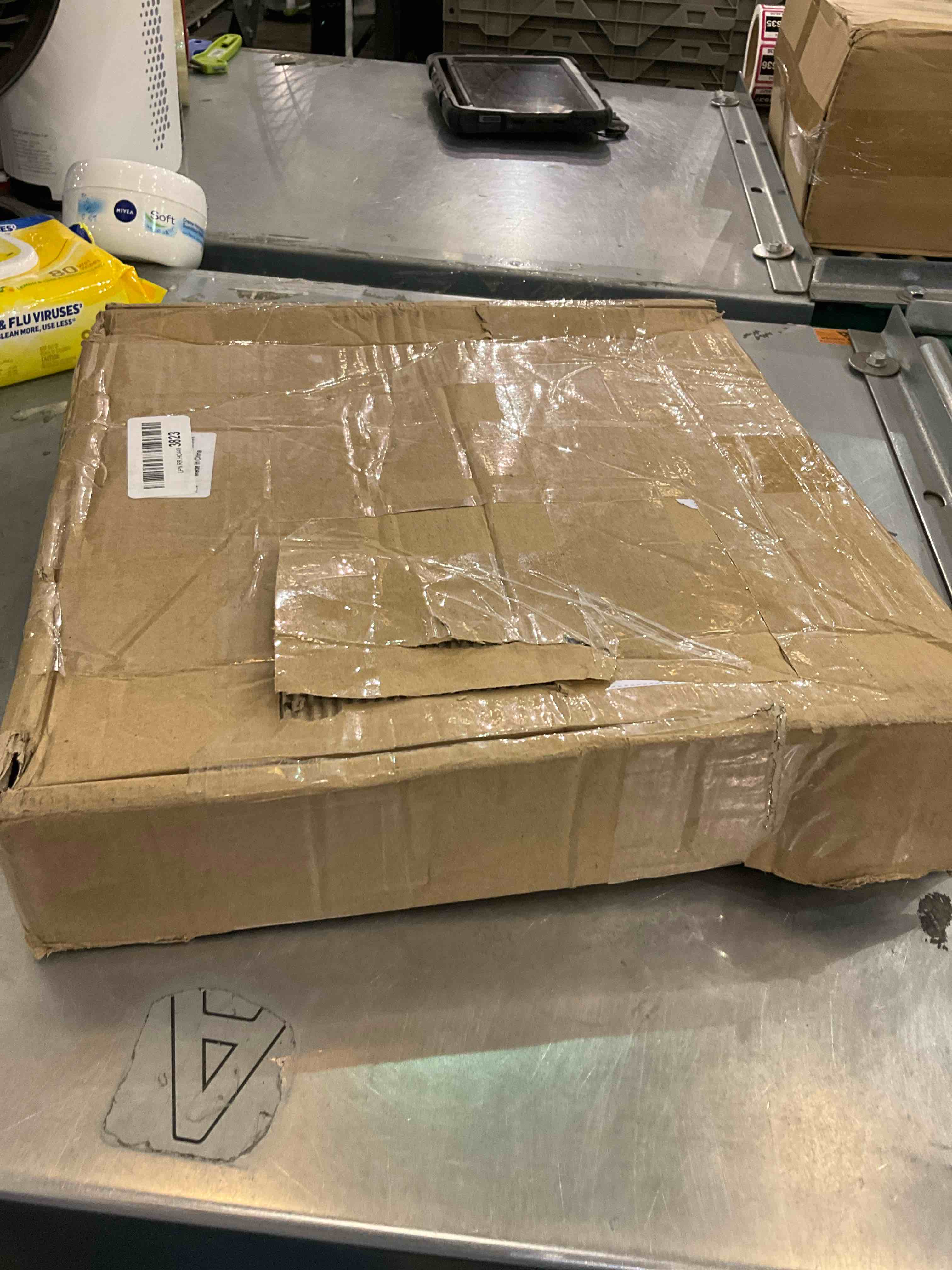 https://s3.amazonaws.com/lotting-images-prod/bidfta/EXS00804729_1699285530865.jpeg