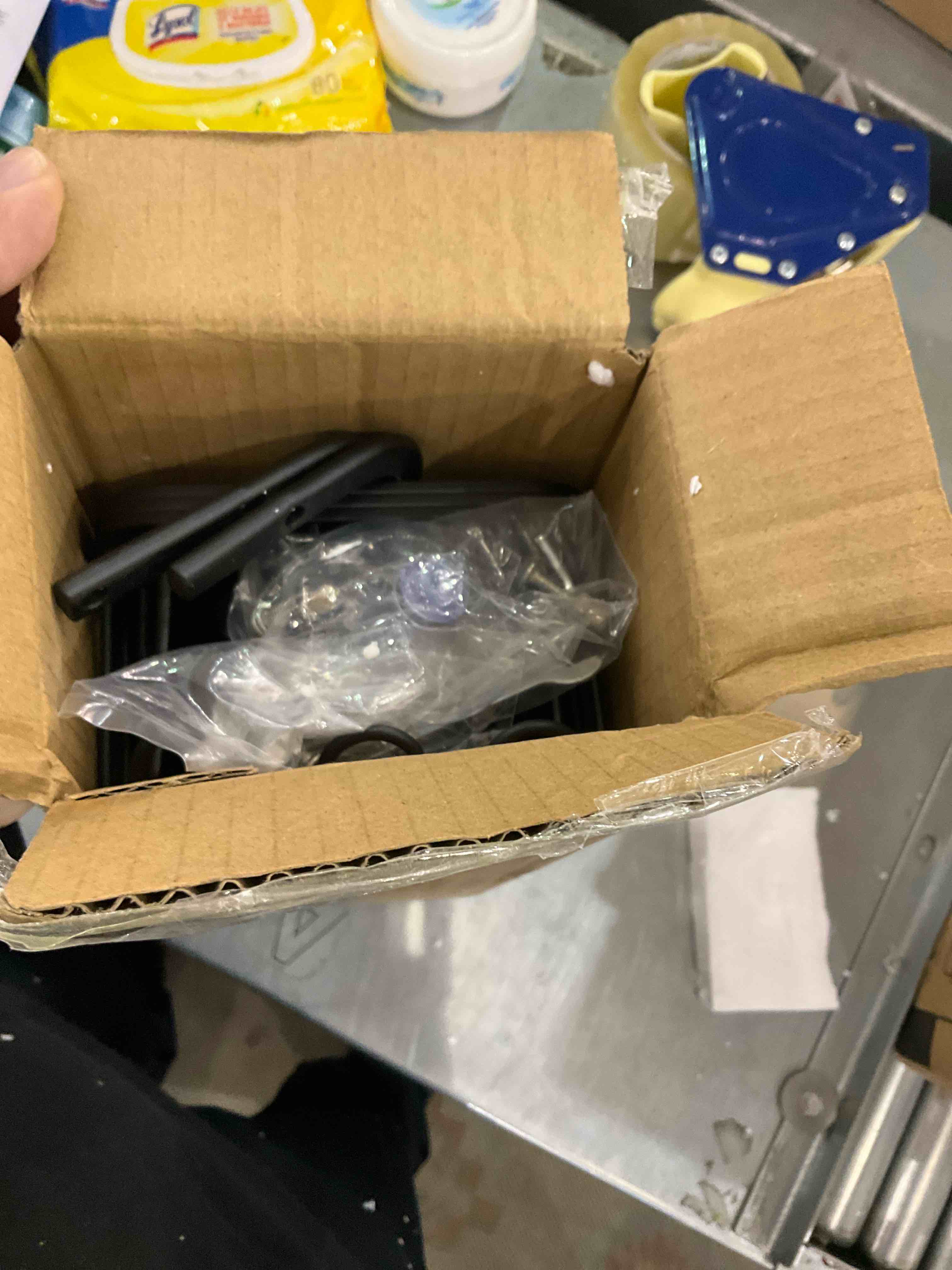 https://s3.amazonaws.com/lotting-images-prod/bidfta/EXS00804835_1699367663312.jpeg