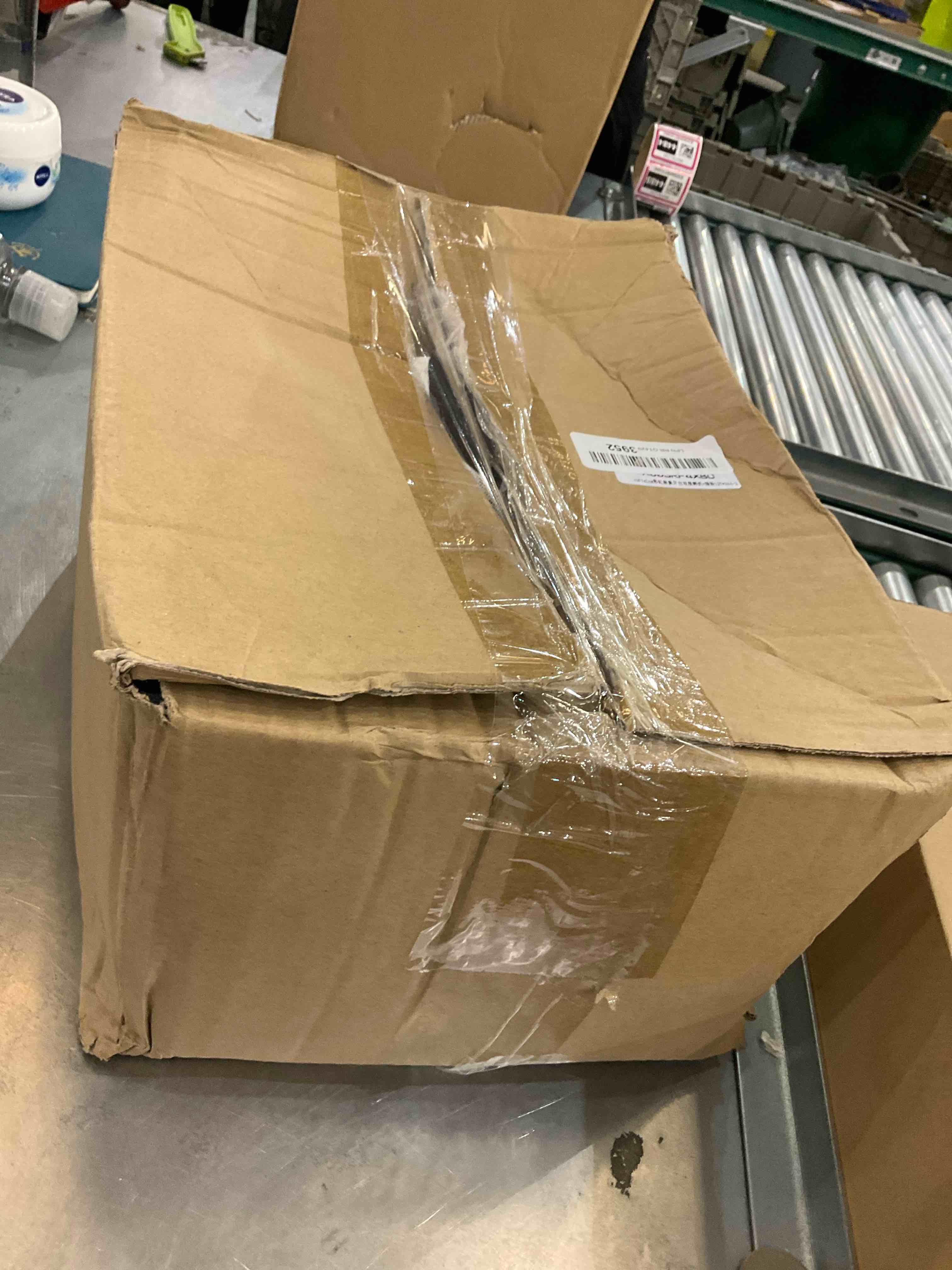https://s3.amazonaws.com/lotting-images-prod/bidfta/EXS00805003_1698864807421.jpeg